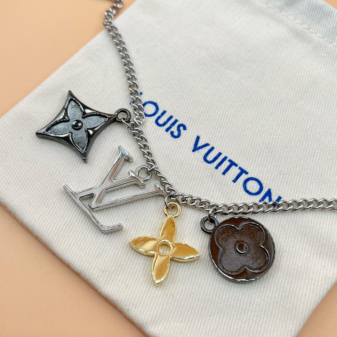 Louis Vuitton Collier pendentif LV Instinct   M00521 - FashionPlug