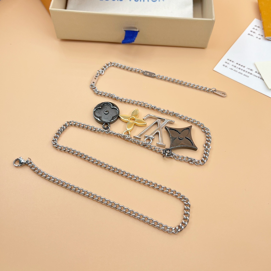 Louis Vuitton Collier pendentif LV Instinct   M00521 - FashionPlug