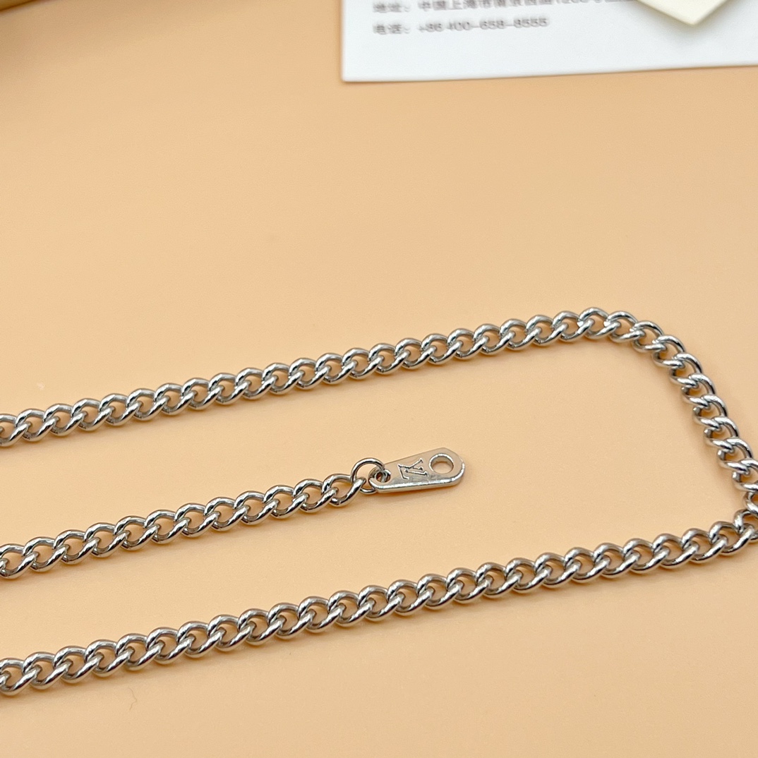 Louis Vuitton Collier pendentif LV Instinct   M00521 - FashionPlug