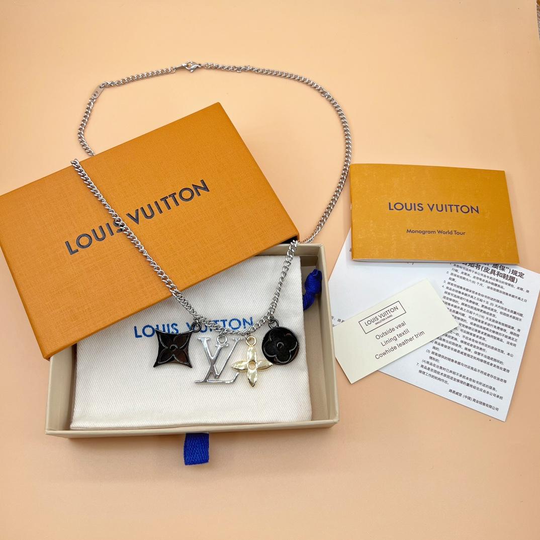 Louis Vuitton Collier pendentif LV Instinct   M00521 - FashionPlug