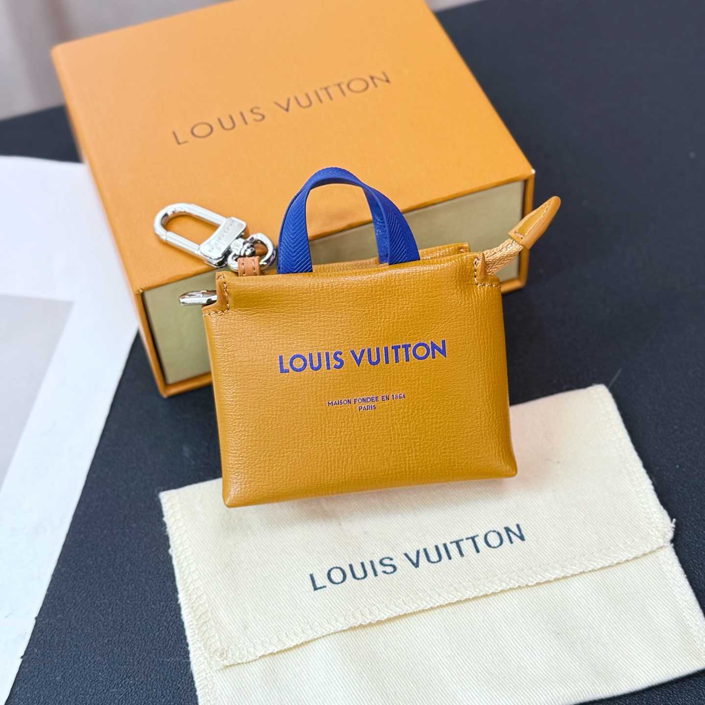 Louis Vuitton LV Mini Shopper Bag Charm   M02699 - FashionPlug