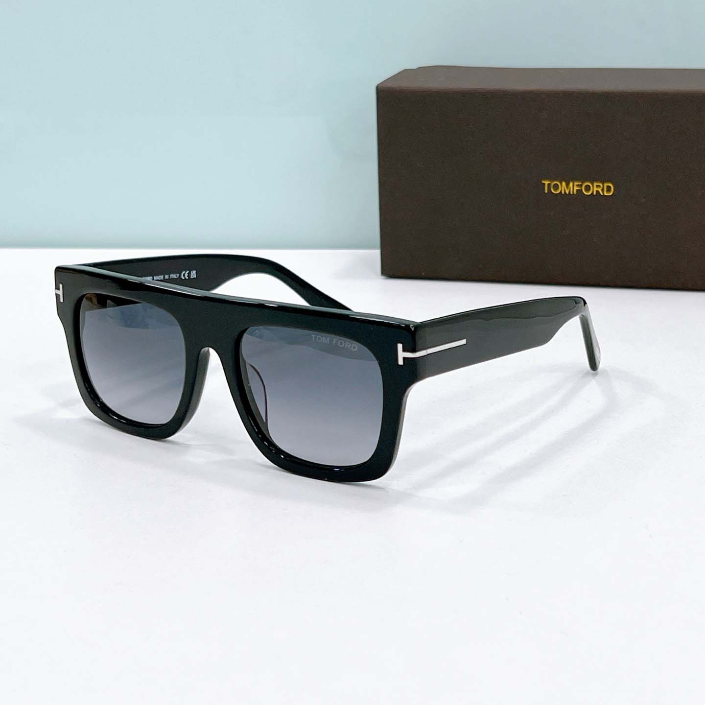 Tom Ford Sunglasses   FT0711 - FashionPlug