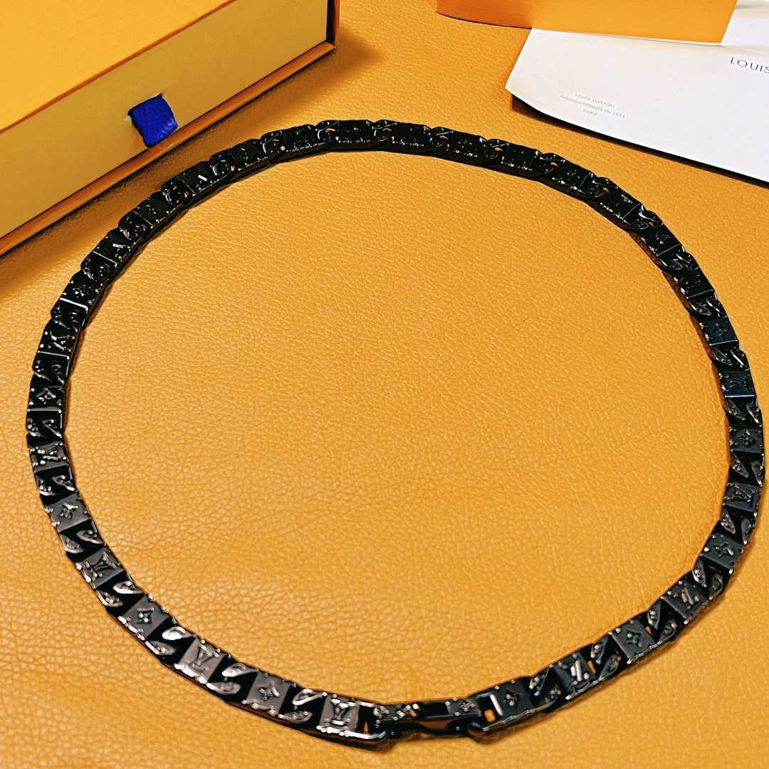 Louis Vuitton Monogram Tied Up Necklace   M01782 - FashionPlug