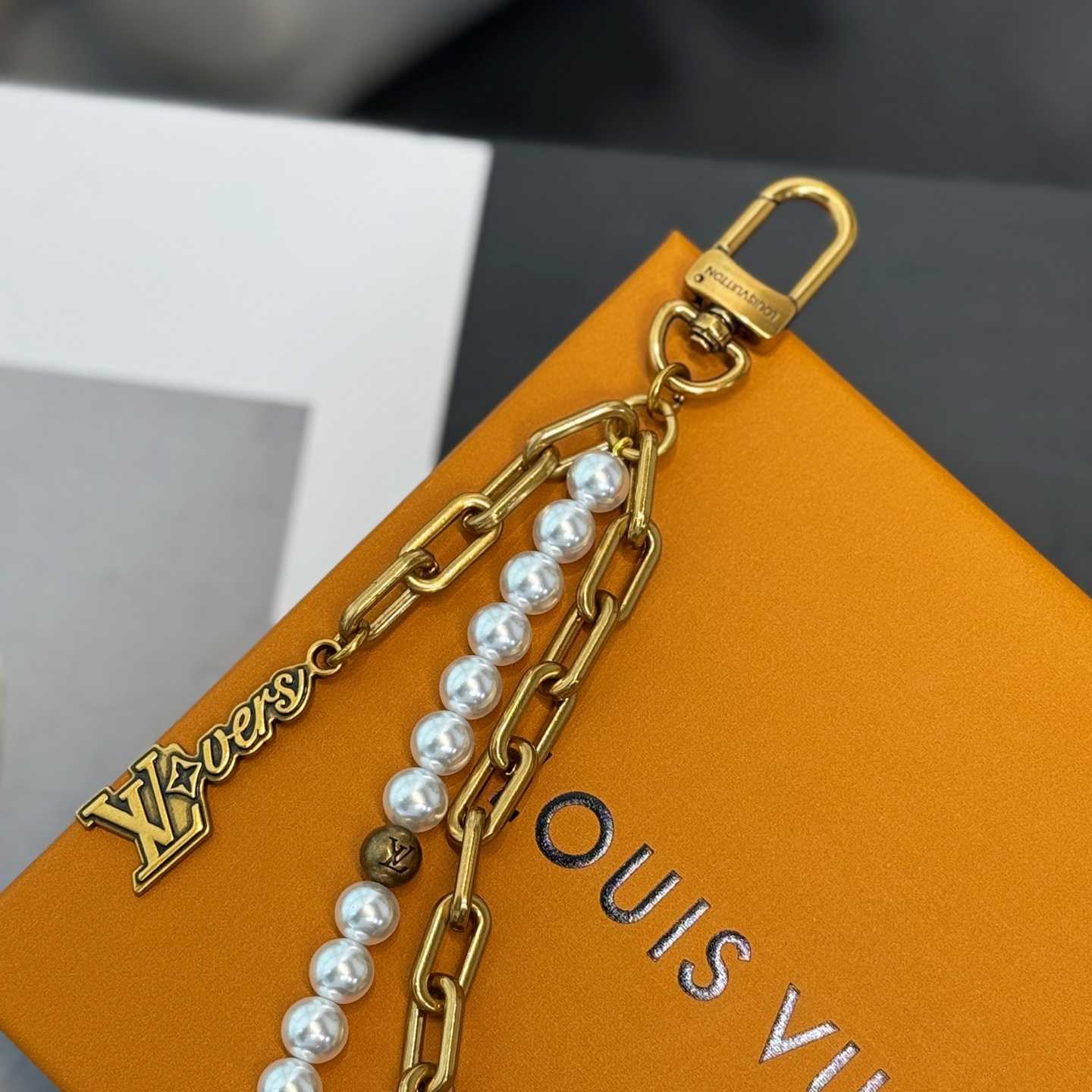 Louis Vuitton Pearls Mini Chain Belt   M03023 - FashionPlug