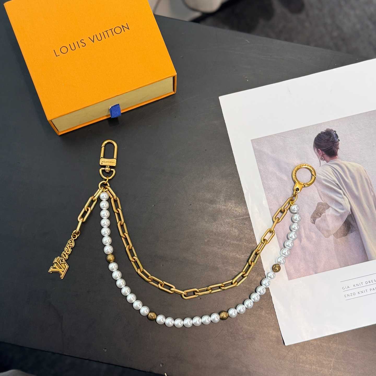 Louis Vuitton Pearls Mini Chain Belt   M03023 - FashionPlug