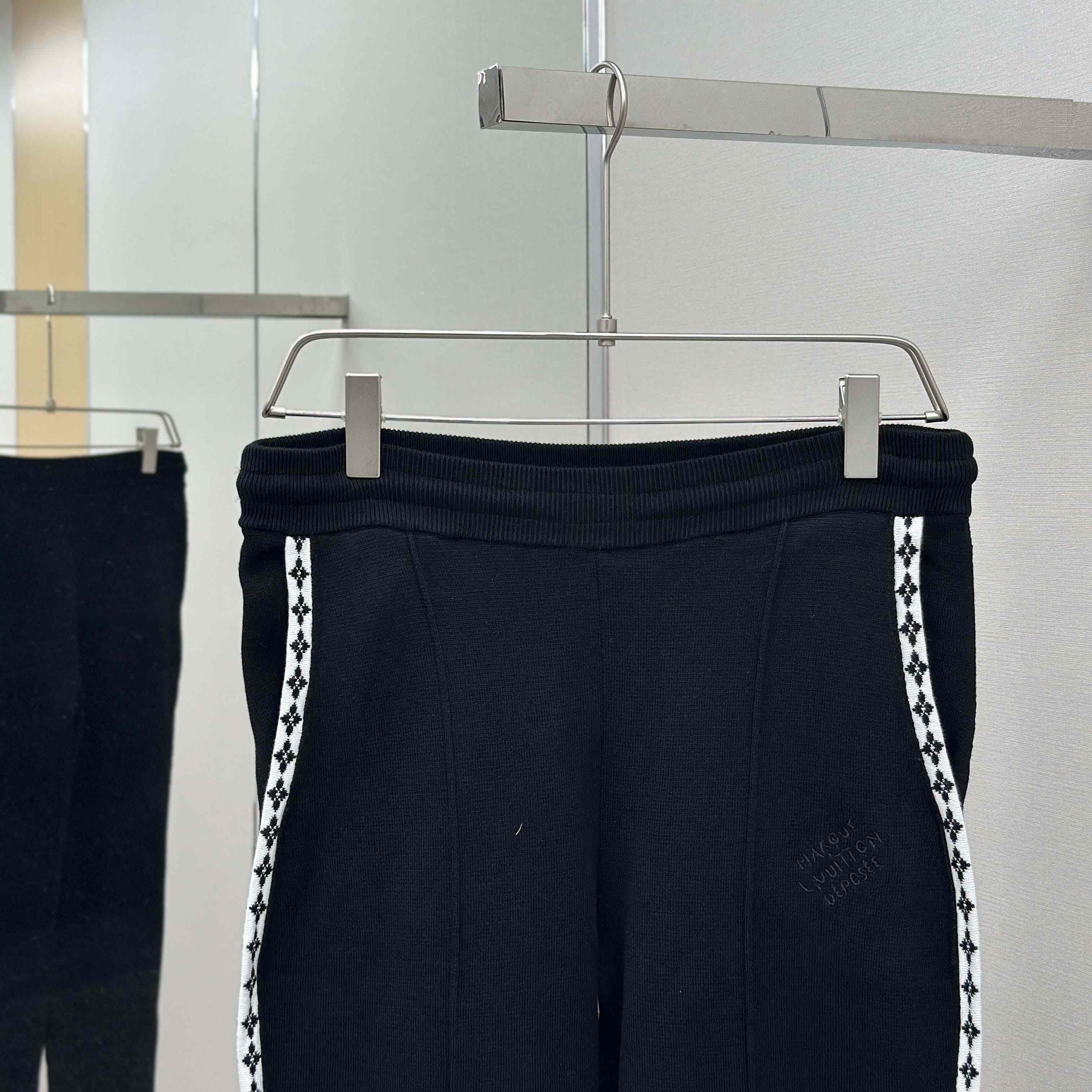 Louis Vuitton Preppy Knitted Wool Trousers   1AGTLU - FashionPlug