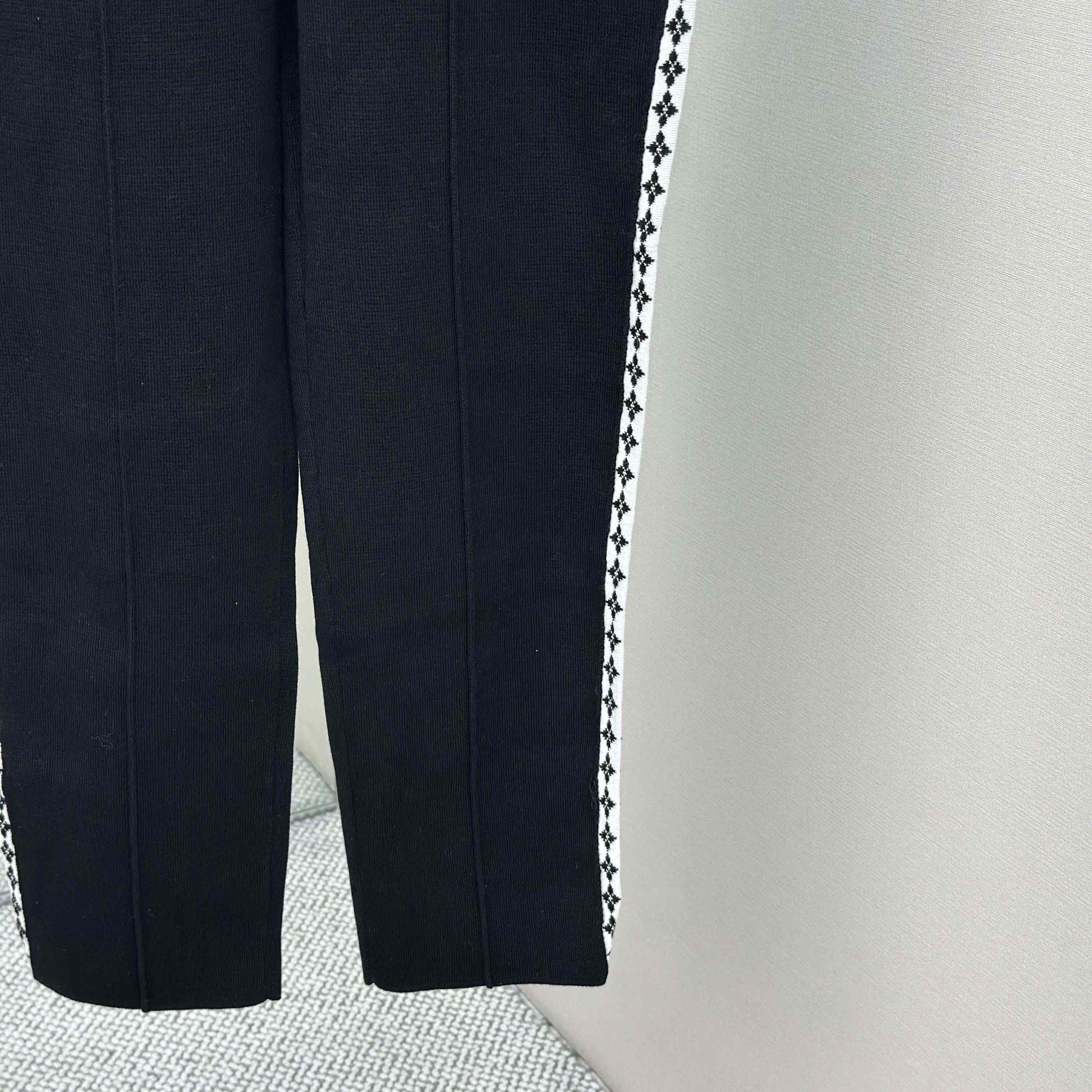Louis Vuitton Preppy Knitted Wool Trousers   1AGTLU - FashionPlug