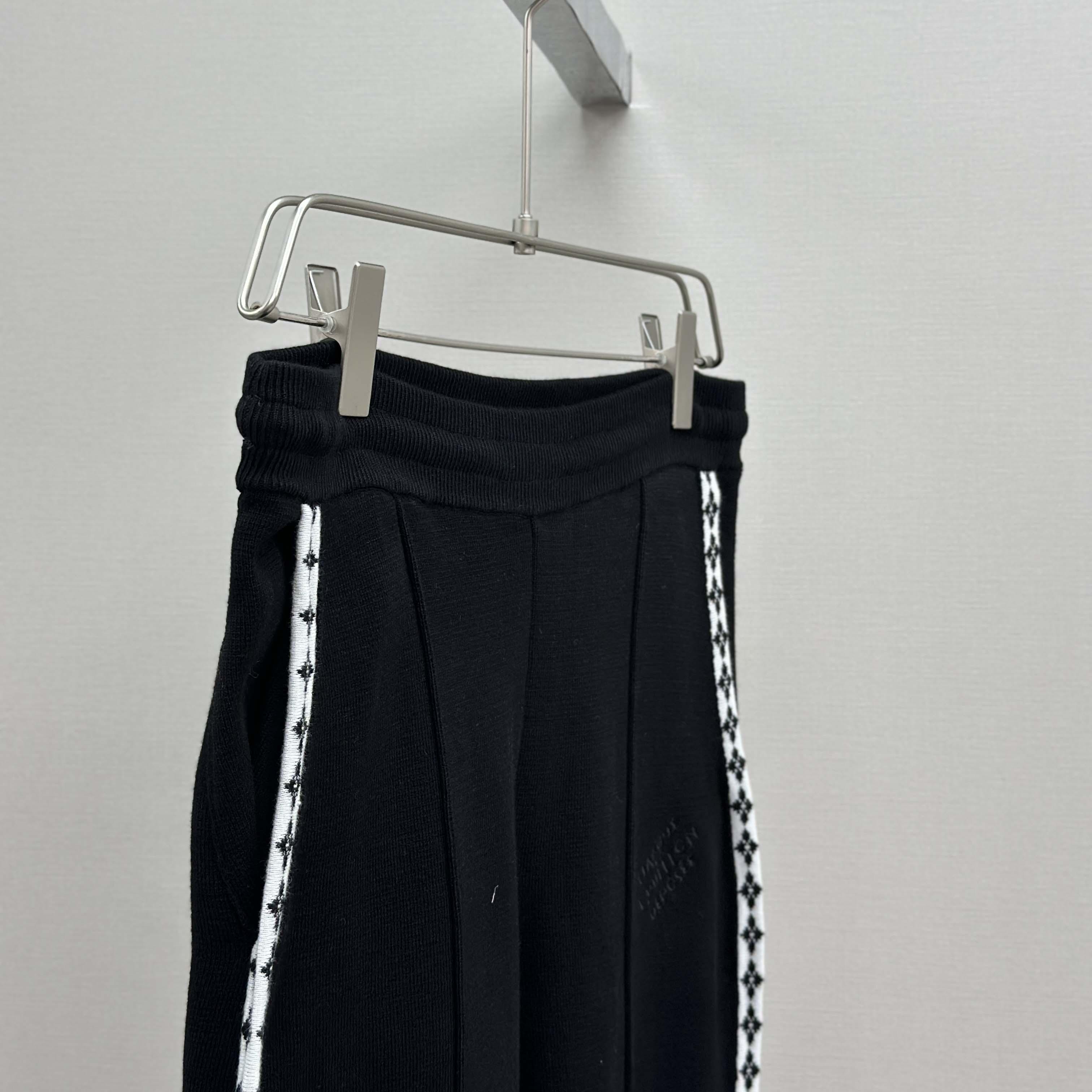 Louis Vuitton Preppy Knitted Wool Trousers   1AGTLU - FashionPlug