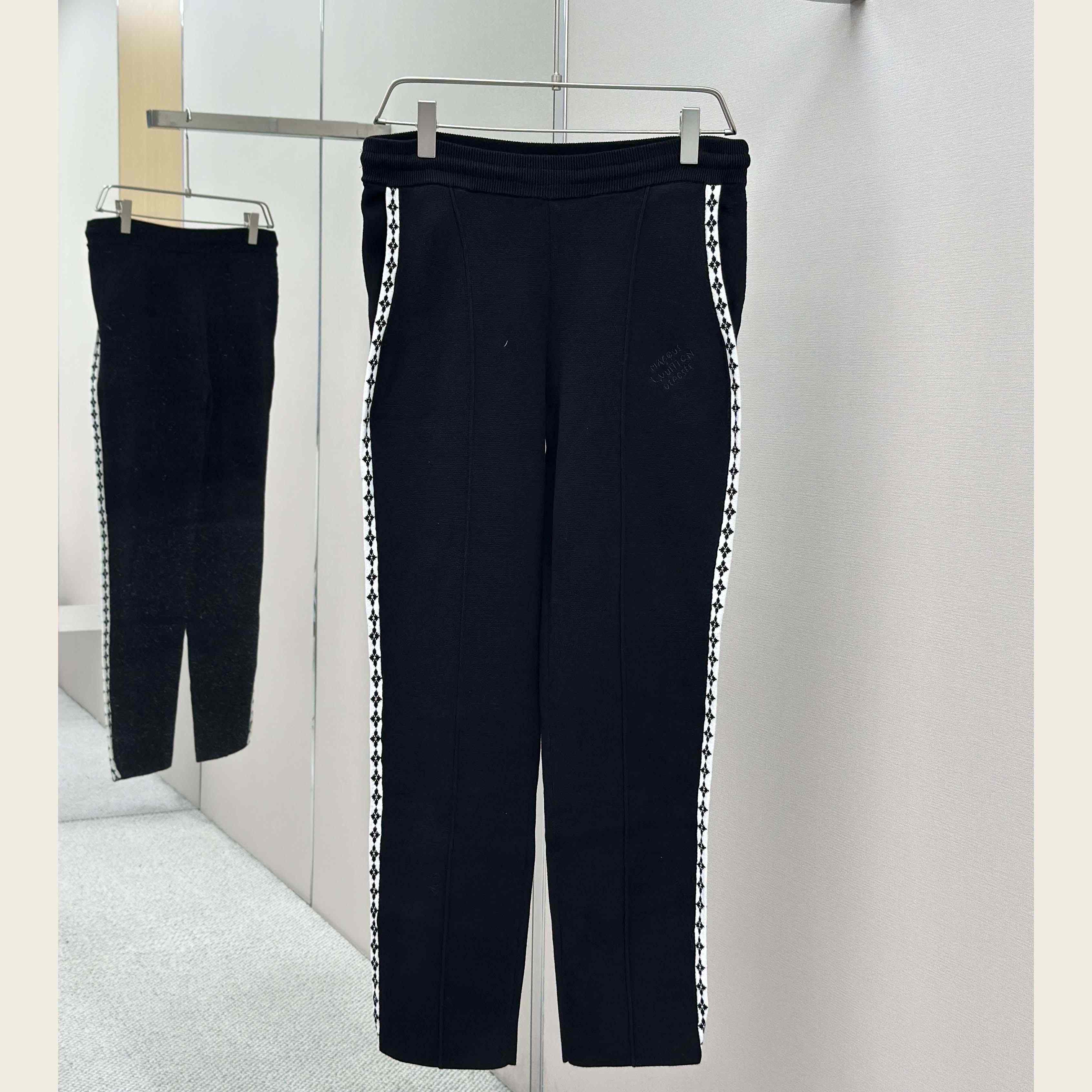 Louis Vuitton Preppy Knitted Wool Trousers   1AGTLU - FashionPlug