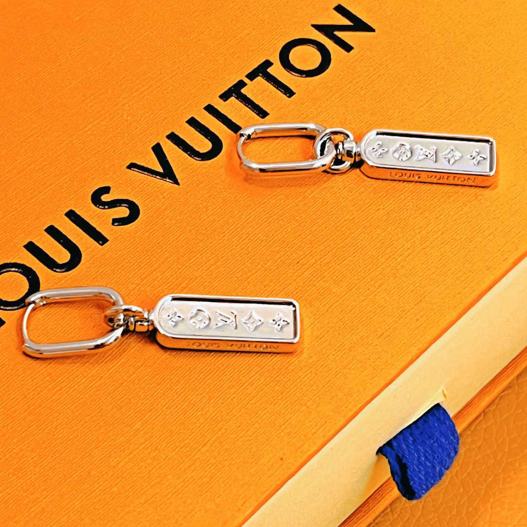 Louis Vuitton Les Gastons Vuitton Tag Single Hoop, White Gold   Q06946 - FashionPlug