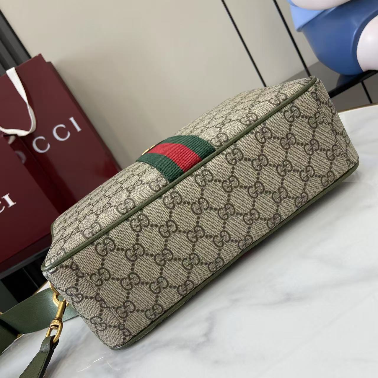 Gucci Ophidia Medium Crossbody Bag - FashionPlug