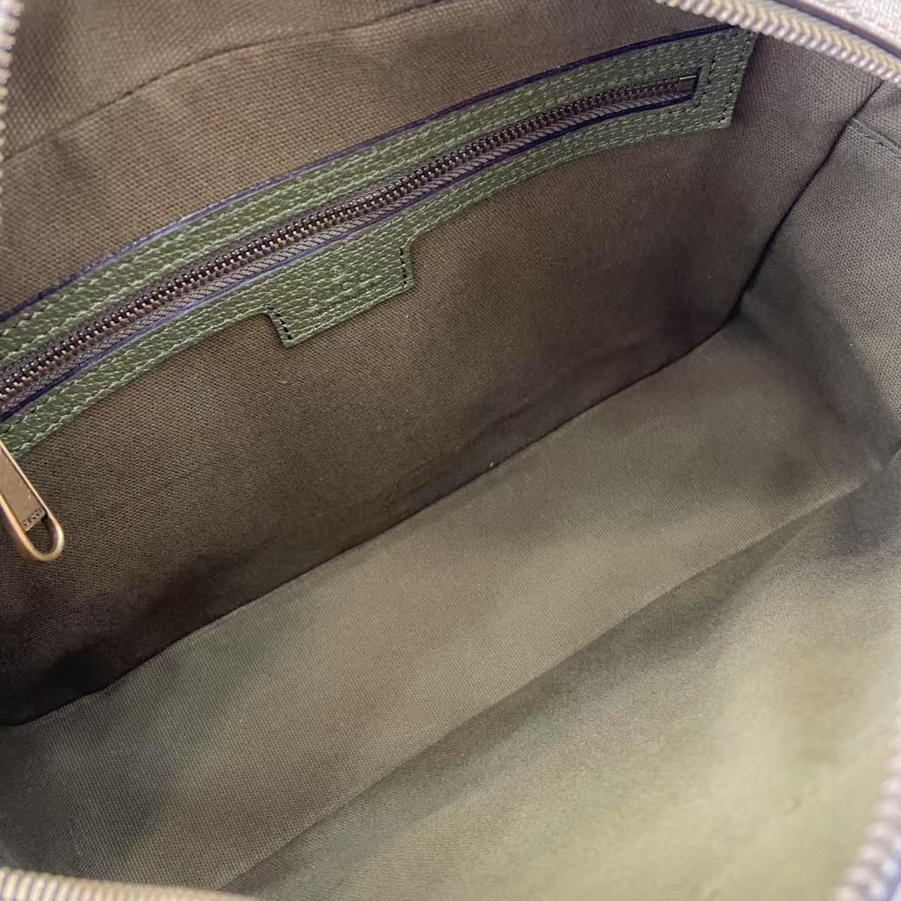 Gucci Ophidia Medium Crossbody Bag - FashionPlug