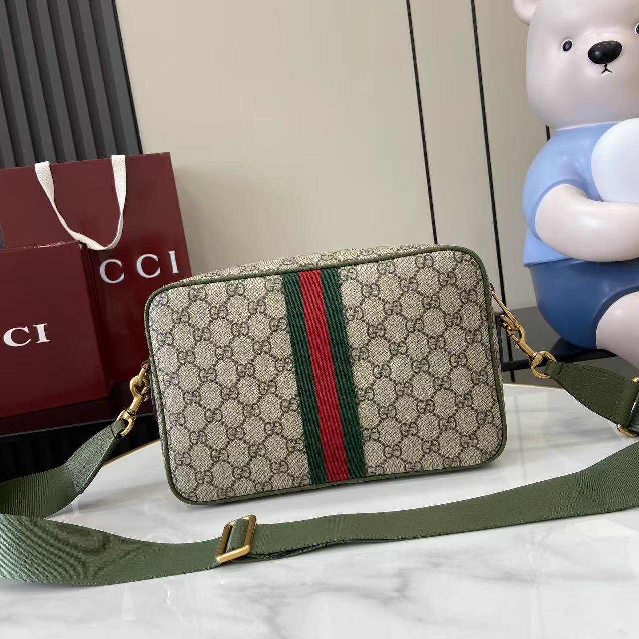 Gucci Ophidia Medium Crossbody Bag - FashionPlug