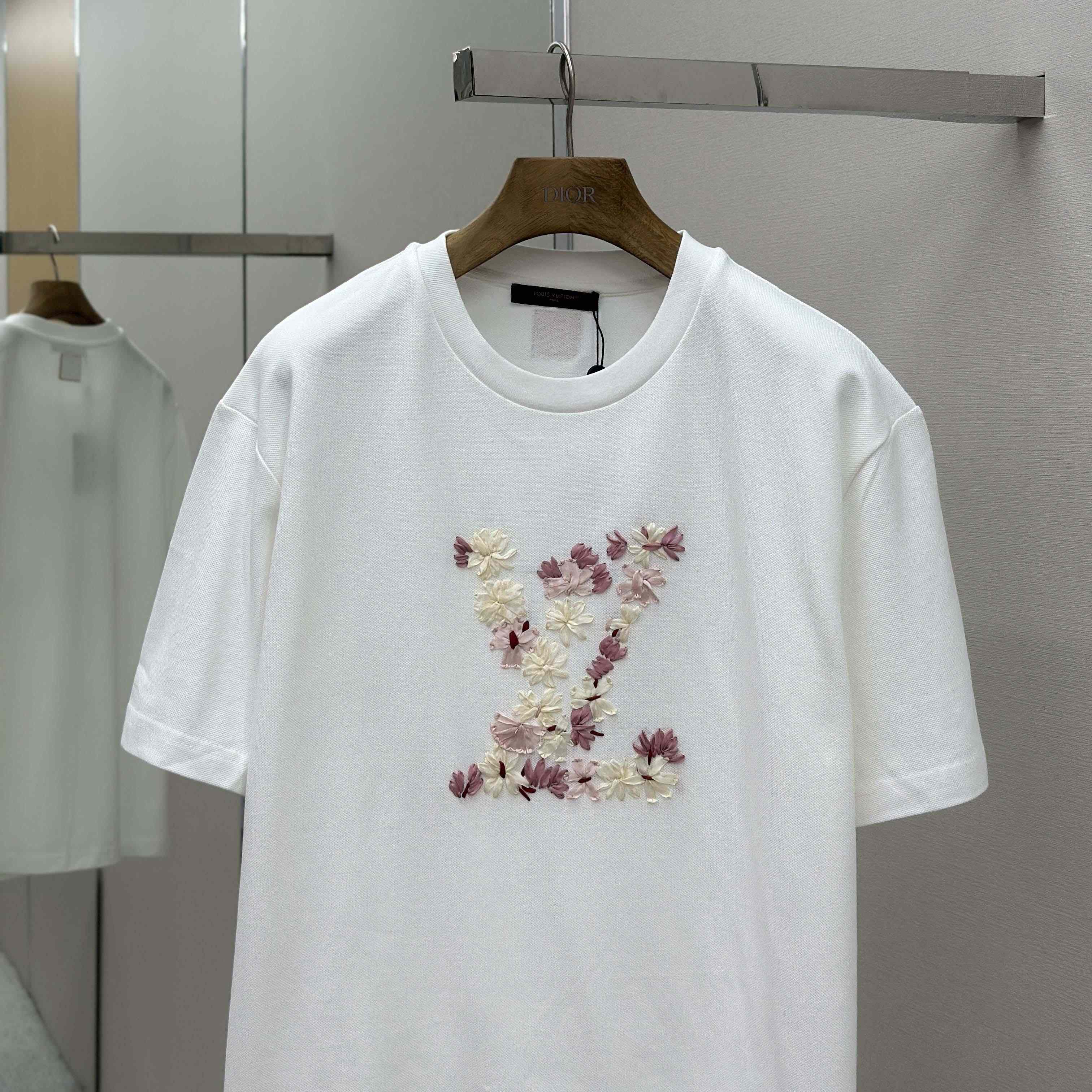 Louis Vuitton Embroidered T-Shirt   1AIMKH - FashionPlug
