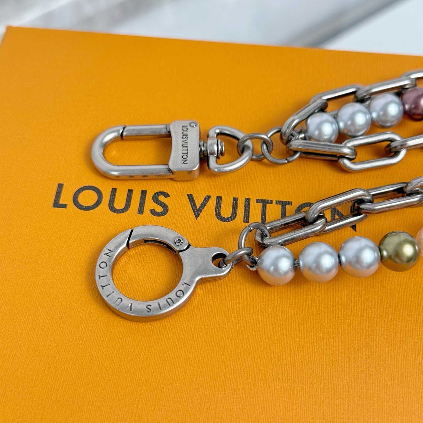 Louis Vuitton Pearls Chain Belt and Bag Charm   M02293 - FashionPlug