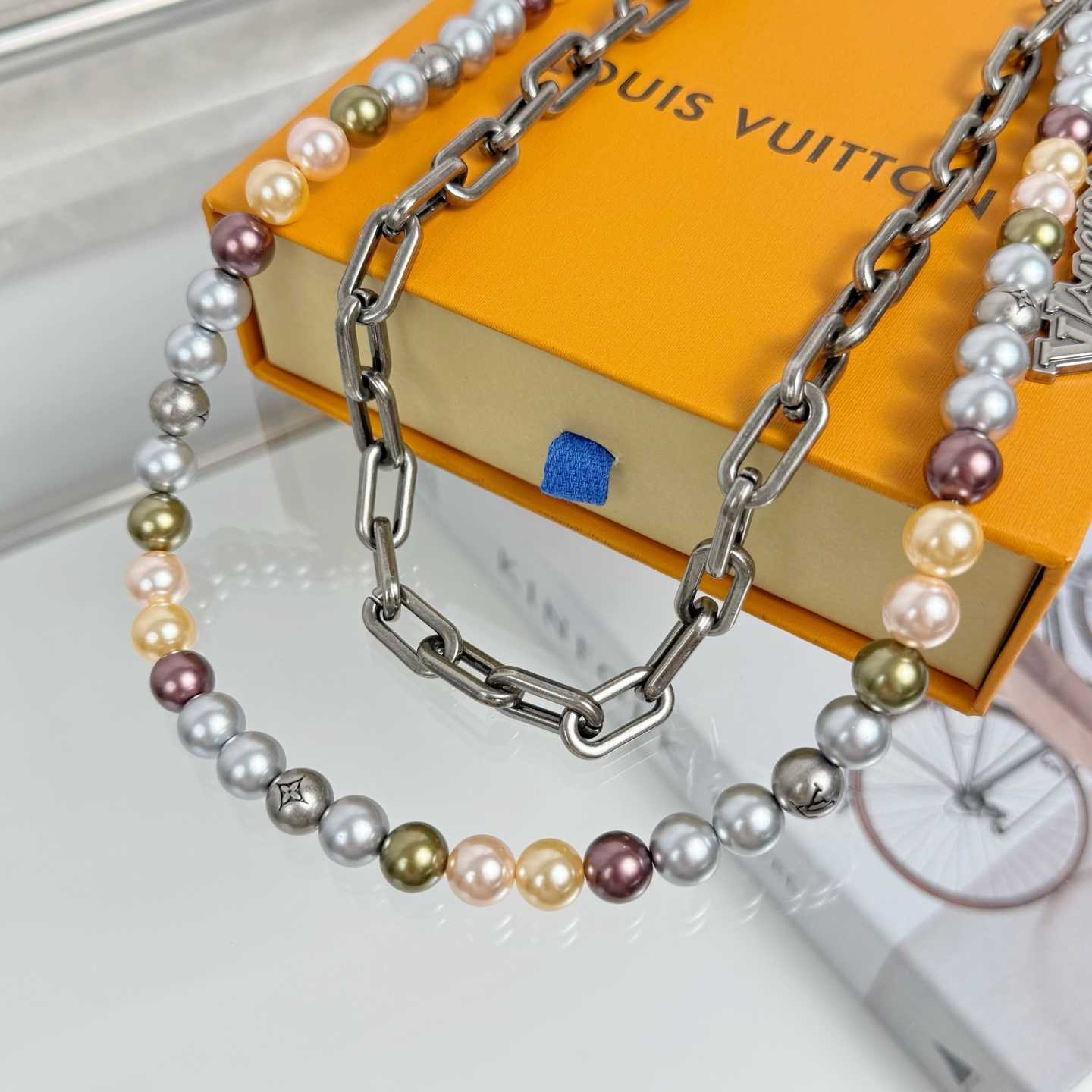 Louis Vuitton Pearls Chain Belt and Bag Charm   M02293 - FashionPlug
