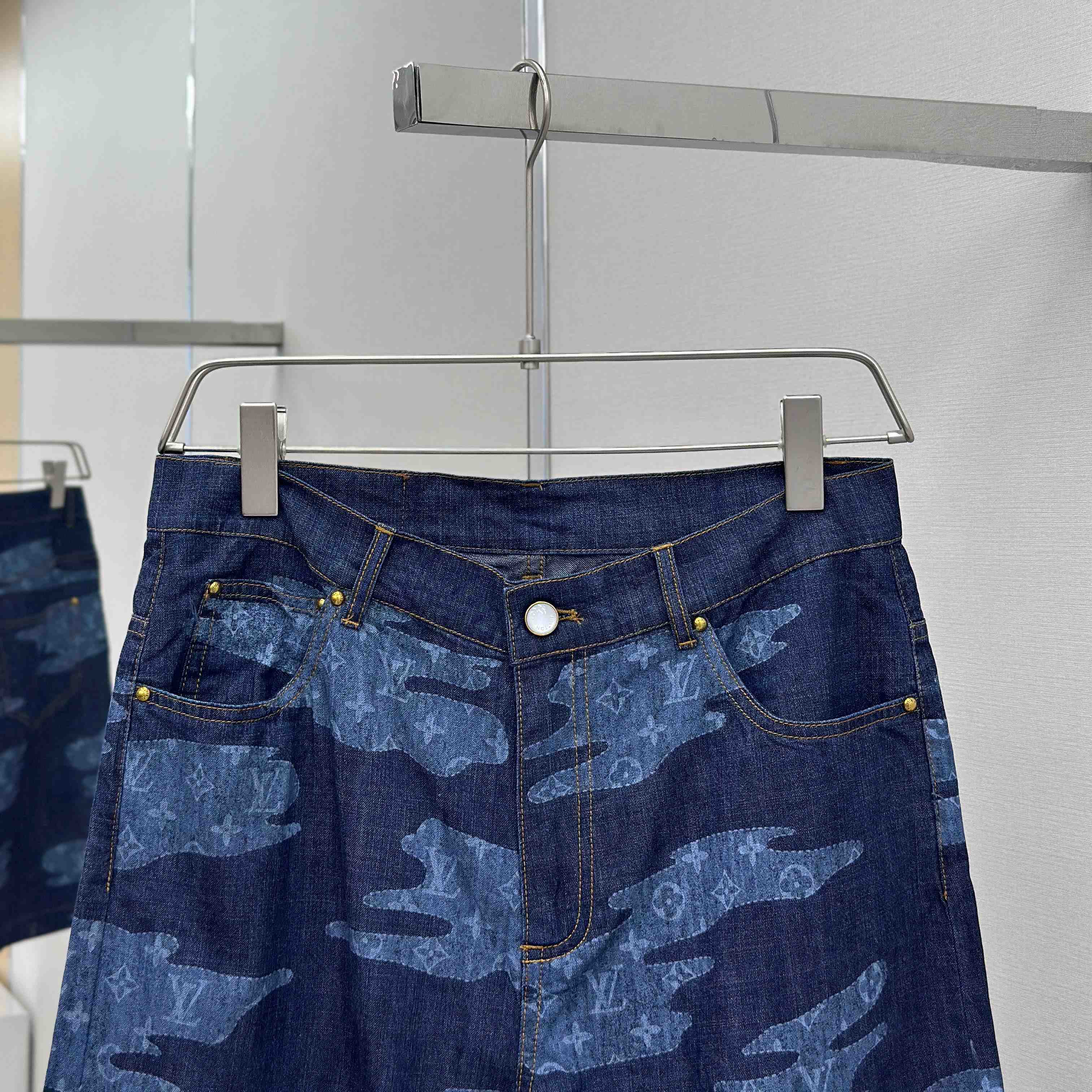 Louis Vuitton Monogram Chambray Shorts   1AILU6 - FashionPlug