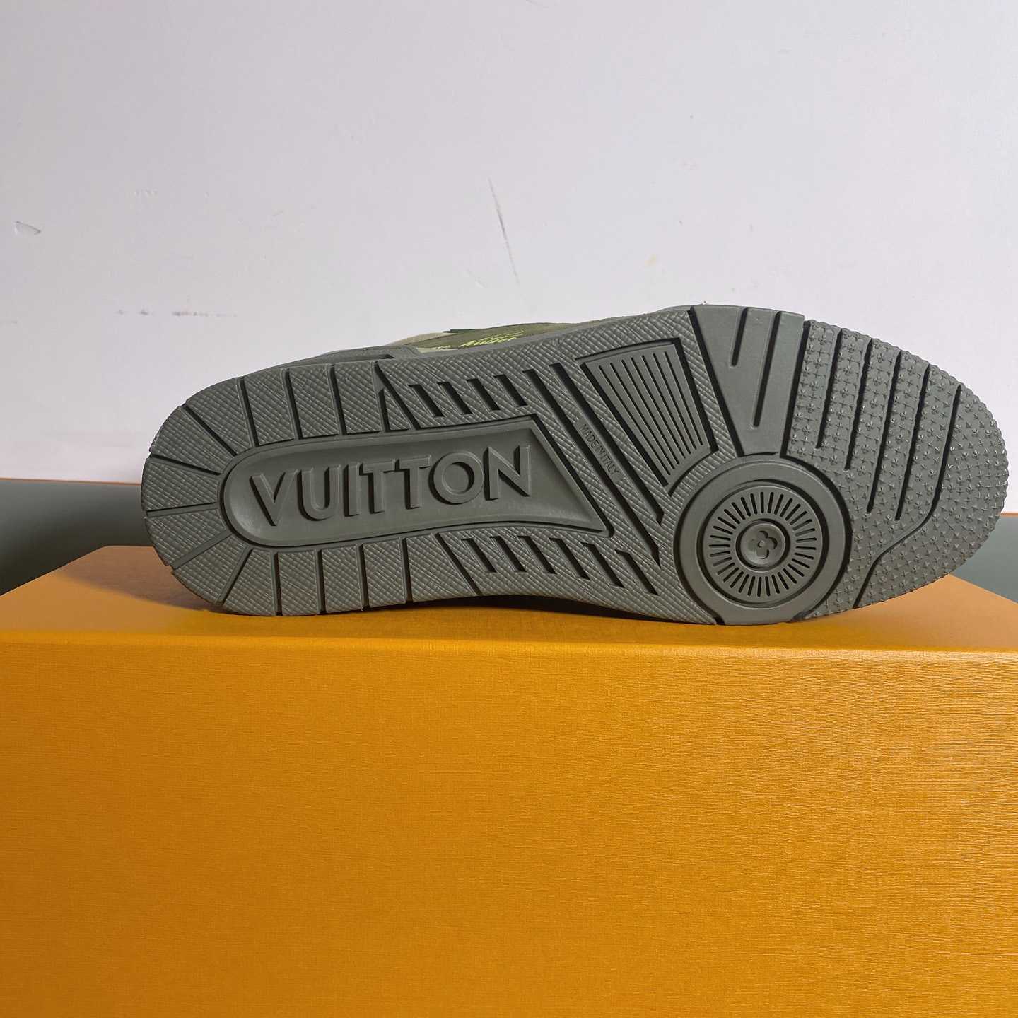 Louis Vuitton LV Trainer Outdoor Sneaker      1AHTG6 - FashionPlug