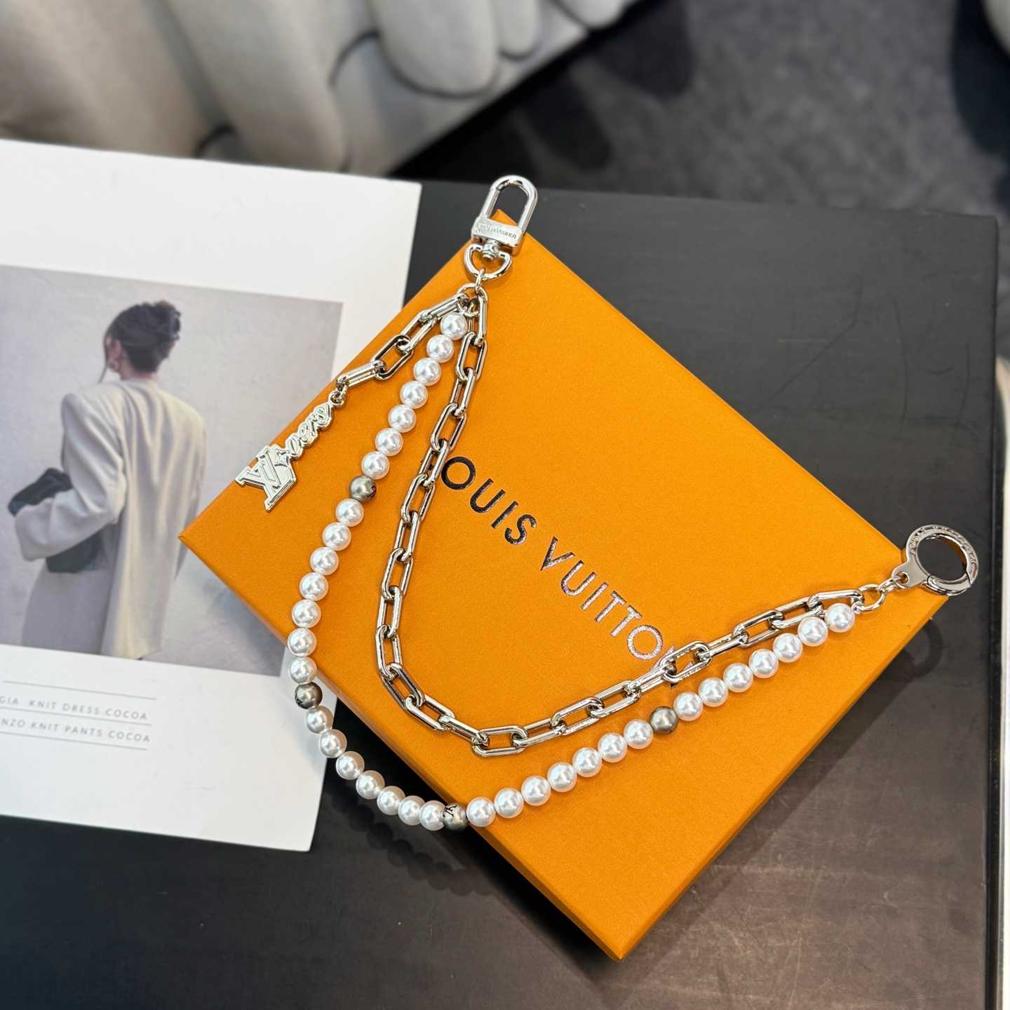 Louis Vuitton Pearls Mini Chain Belt   M03024 - FashionPlug