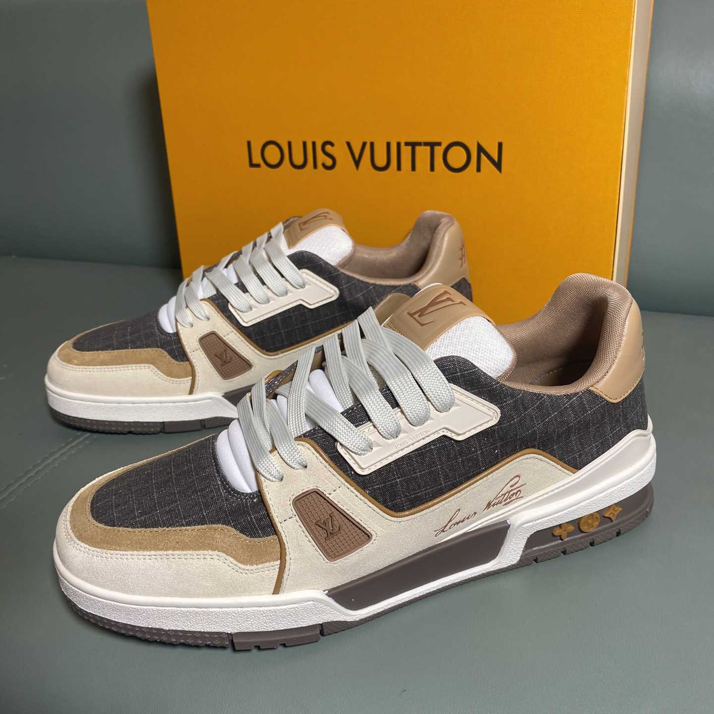 Louis Vuitton LV Trainer Outdoor Sneaker      1AHTFR - FashionPlug