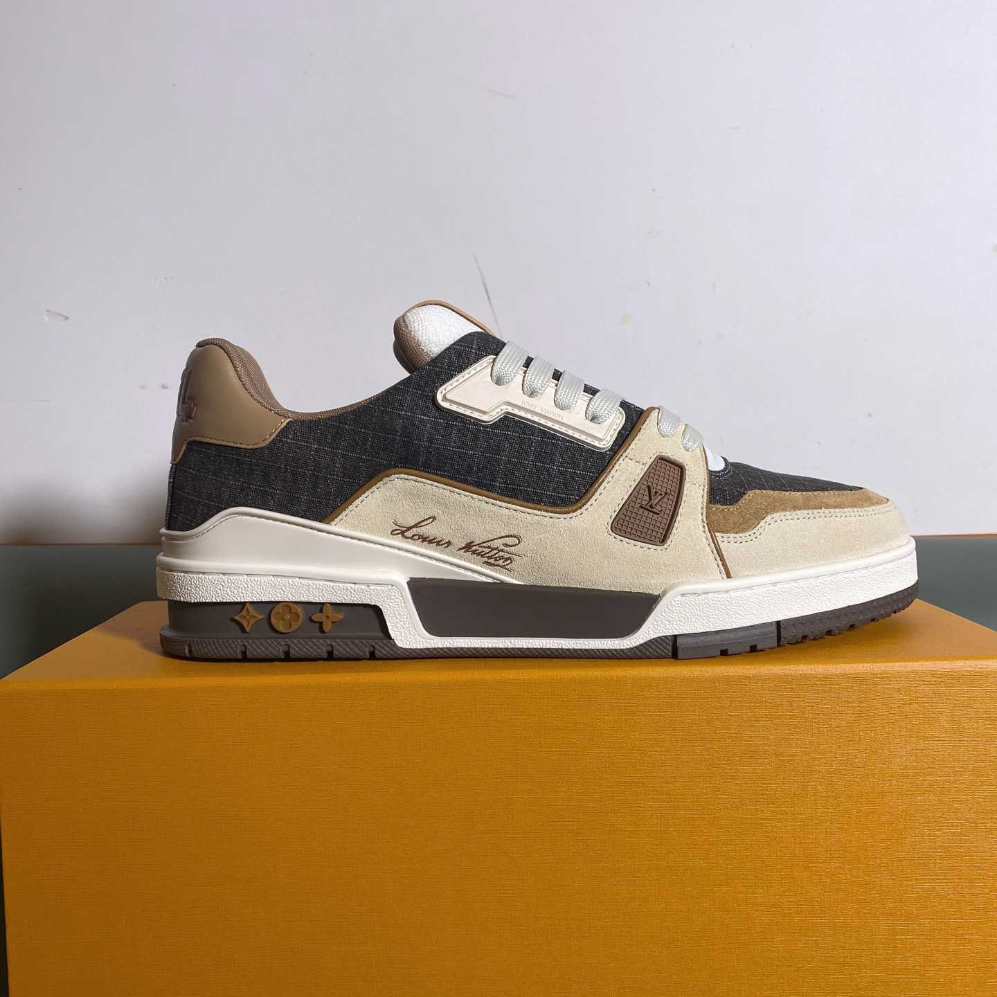Louis Vuitton LV Trainer Outdoor Sneaker      1AHTFR - FashionPlug