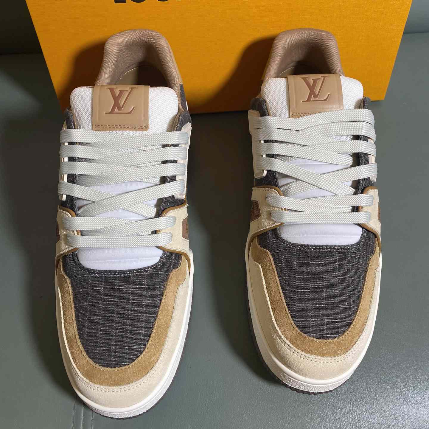 Louis Vuitton LV Trainer Outdoor Sneaker      1AHTFR - FashionPlug