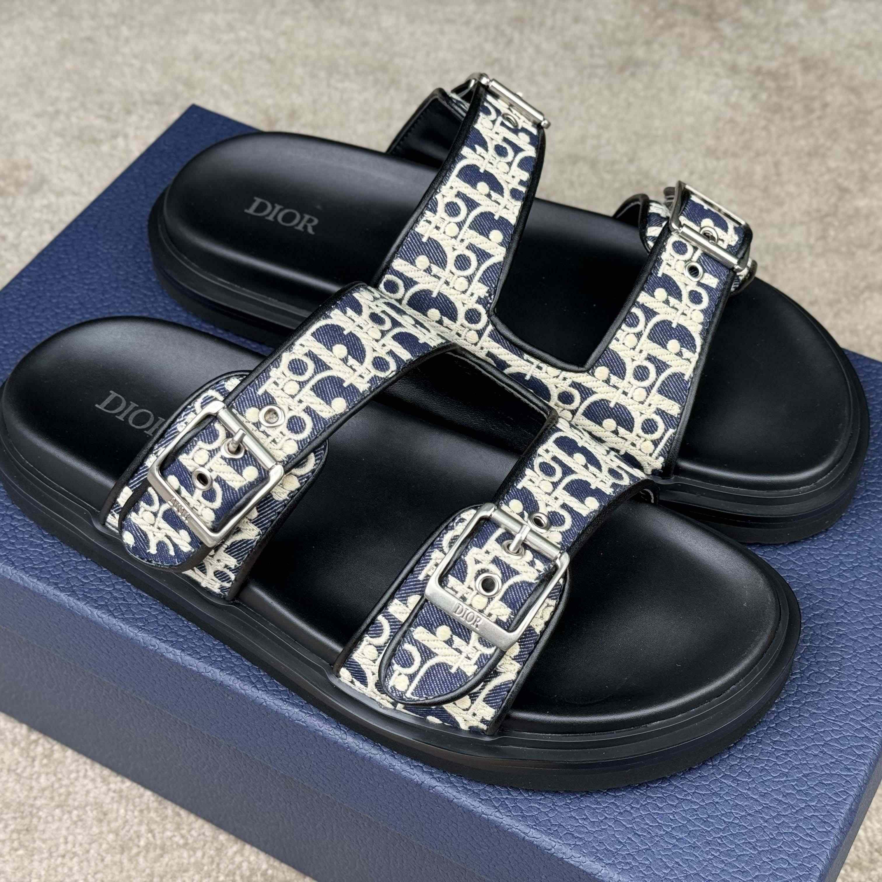 Dior Aqua Sandal  - FashionPlug
