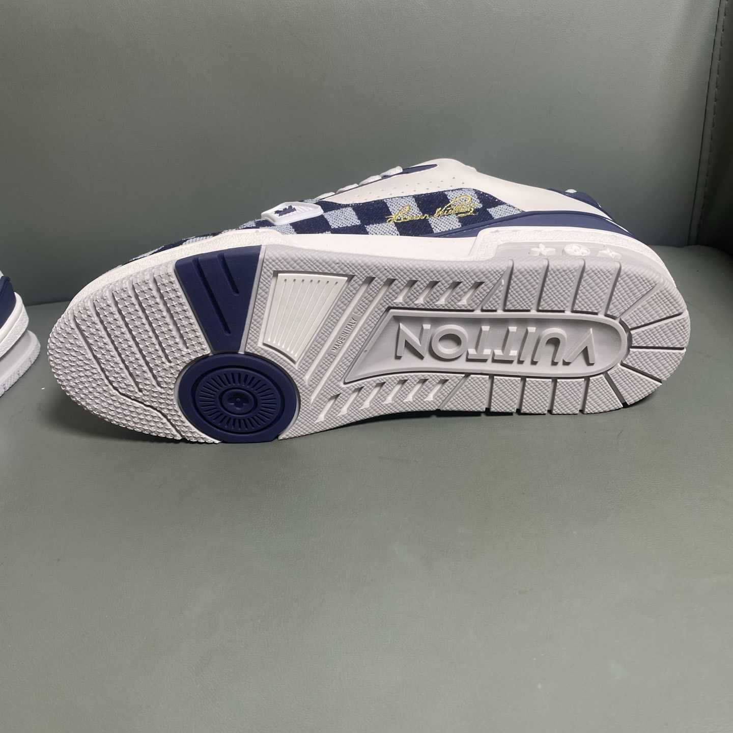 Louis Vuitton LV Trainer Sneaker    1AIKQQ - FashionPlug