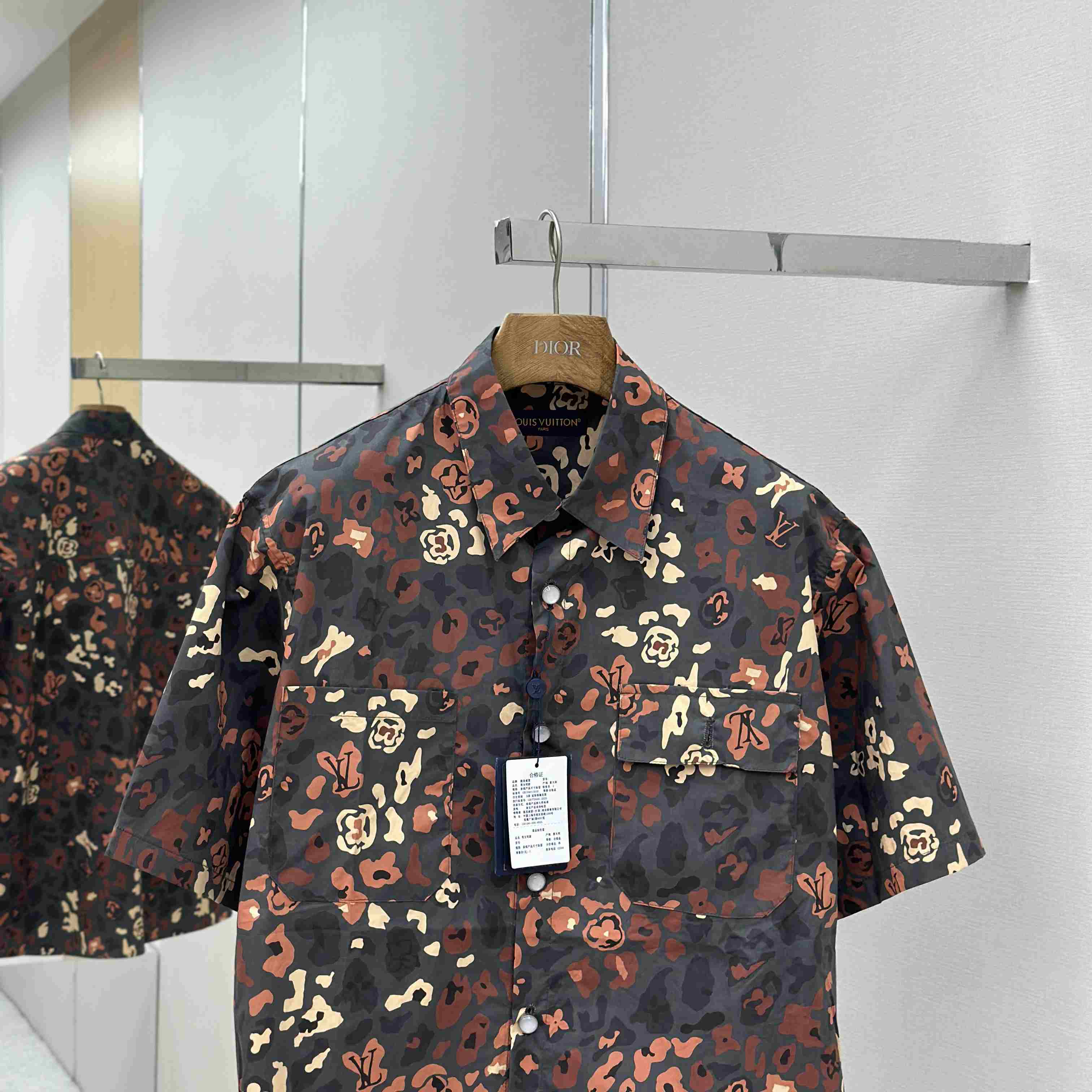 Louis Vuitton Printed Short-Sleeved Workwear Shirt   1AIMGT - FashionPlug