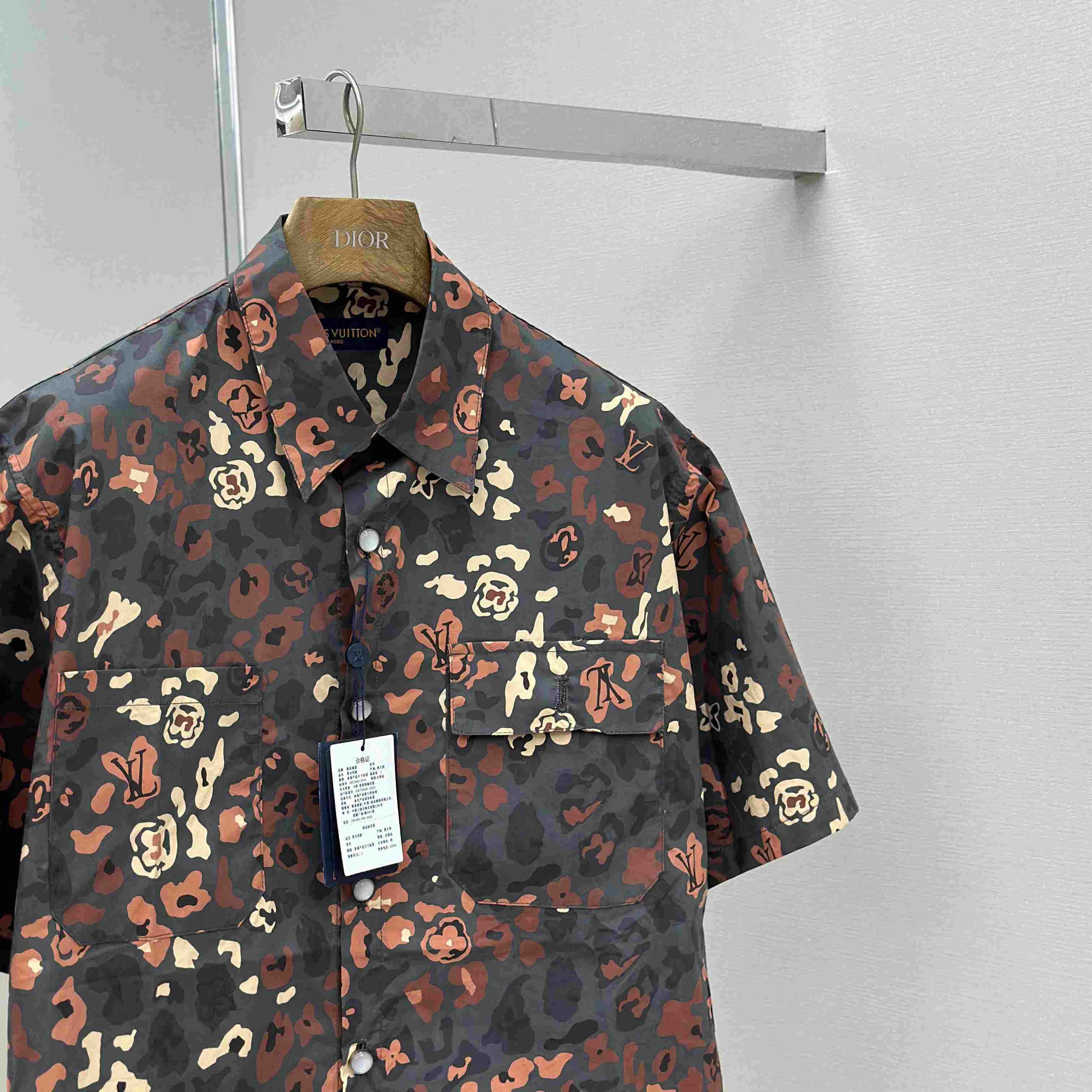 Louis Vuitton Printed Short-Sleeved Workwear Shirt   1AIMGT - FashionPlug