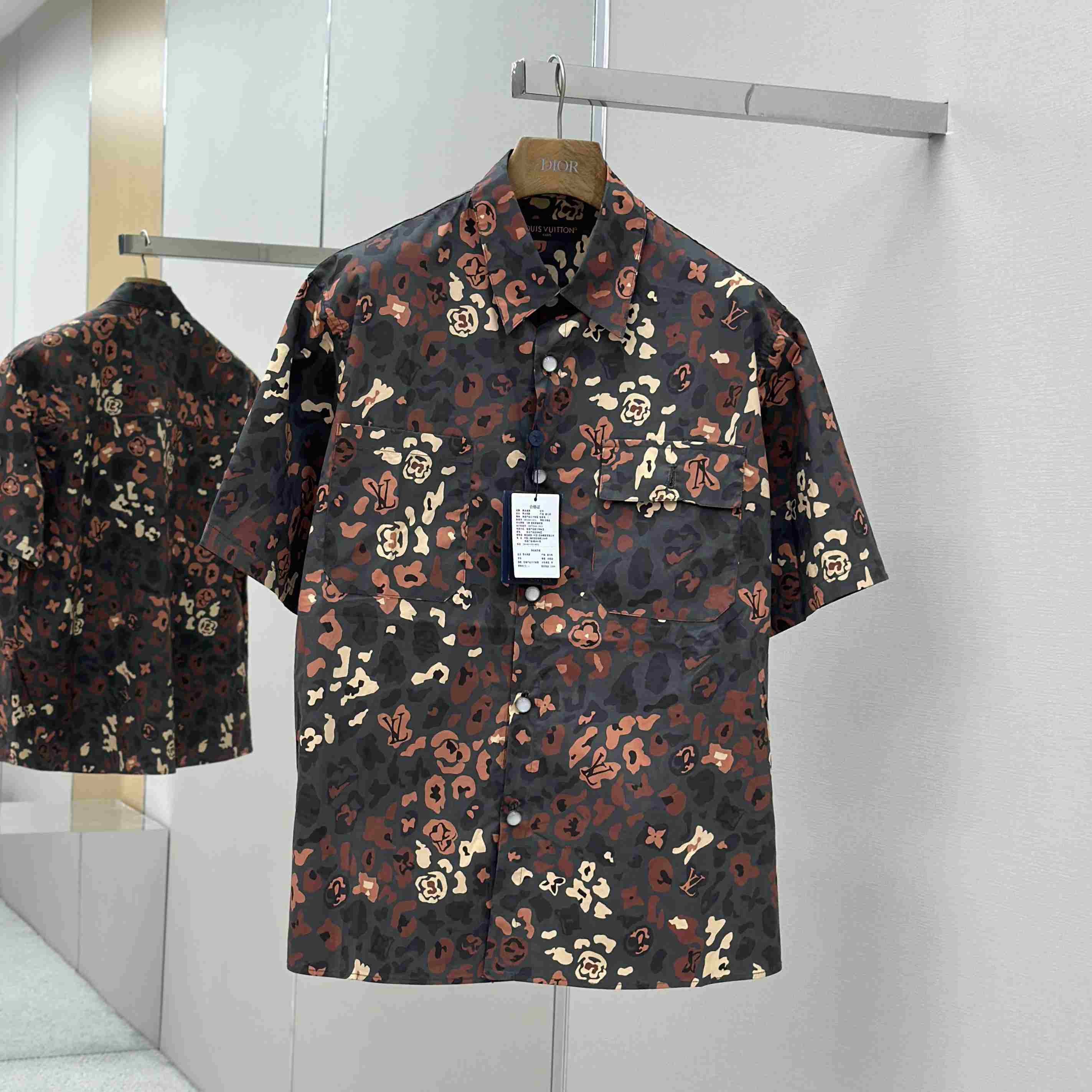 Louis Vuitton Printed Short-Sleeved Workwear Shirt   1AIMGT - FashionPlug