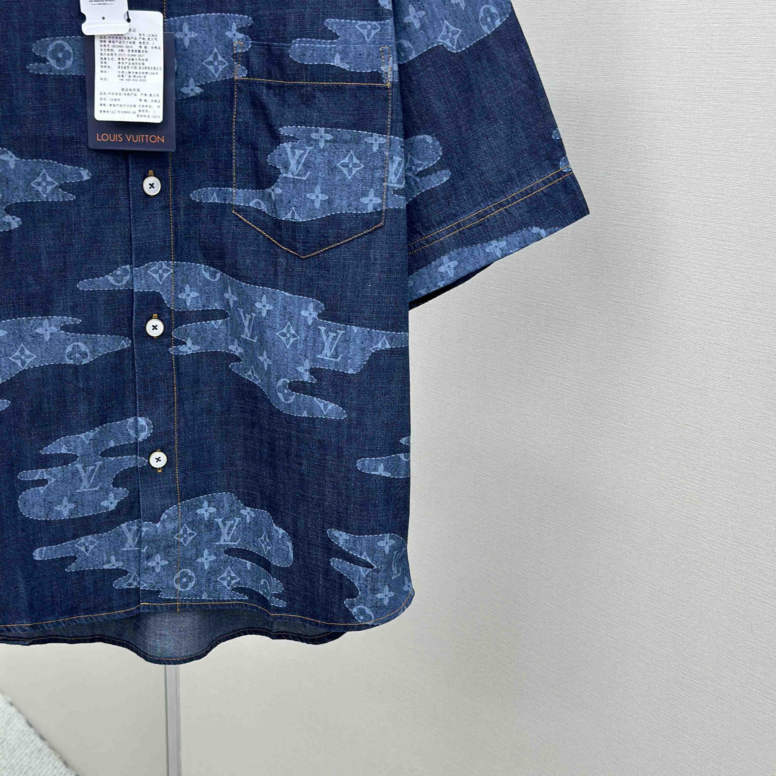 Louis Vuitton Monogram Short-Sleeved Chambray Shirt   1AIMJ8 - FashionPlug