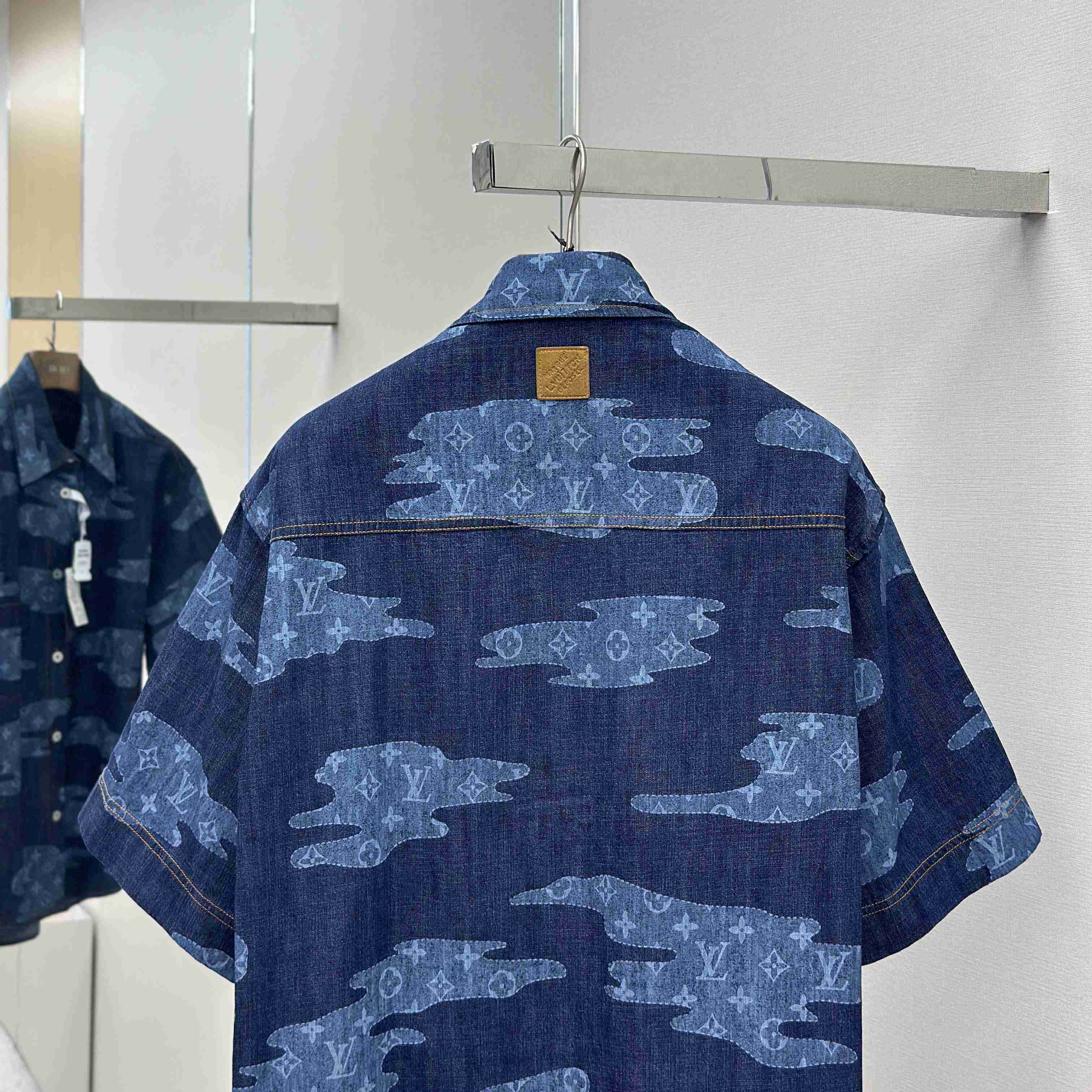 Louis Vuitton Monogram Short-Sleeved Chambray Shirt   1AIMJ8 - FashionPlug
