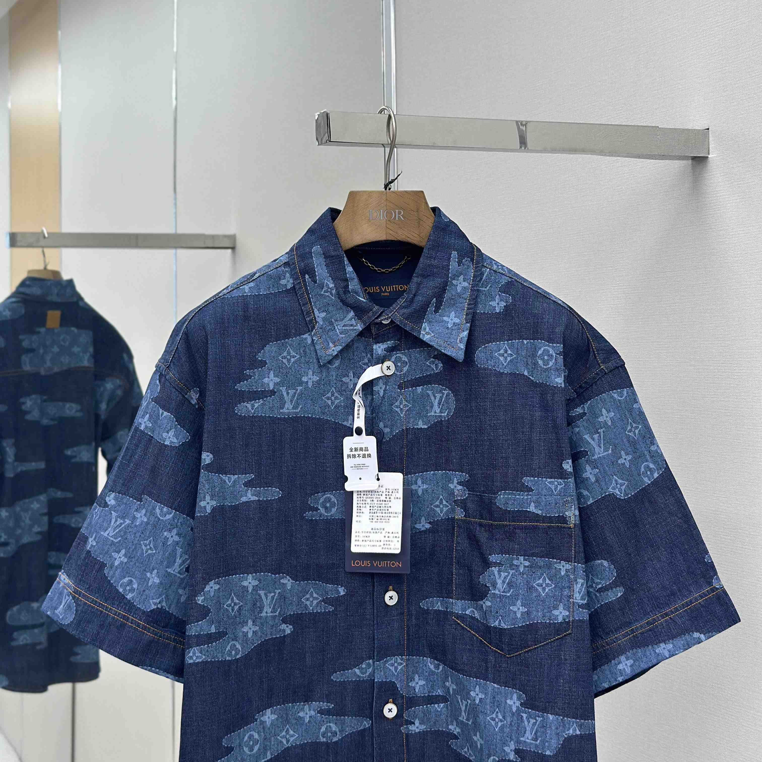 Louis Vuitton Monogram Short-Sleeved Chambray Shirt   1AIMJ8 - FashionPlug