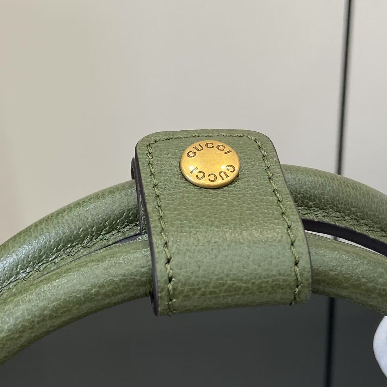Gucci Savoy Medium Duffle Bag - FashionPlug