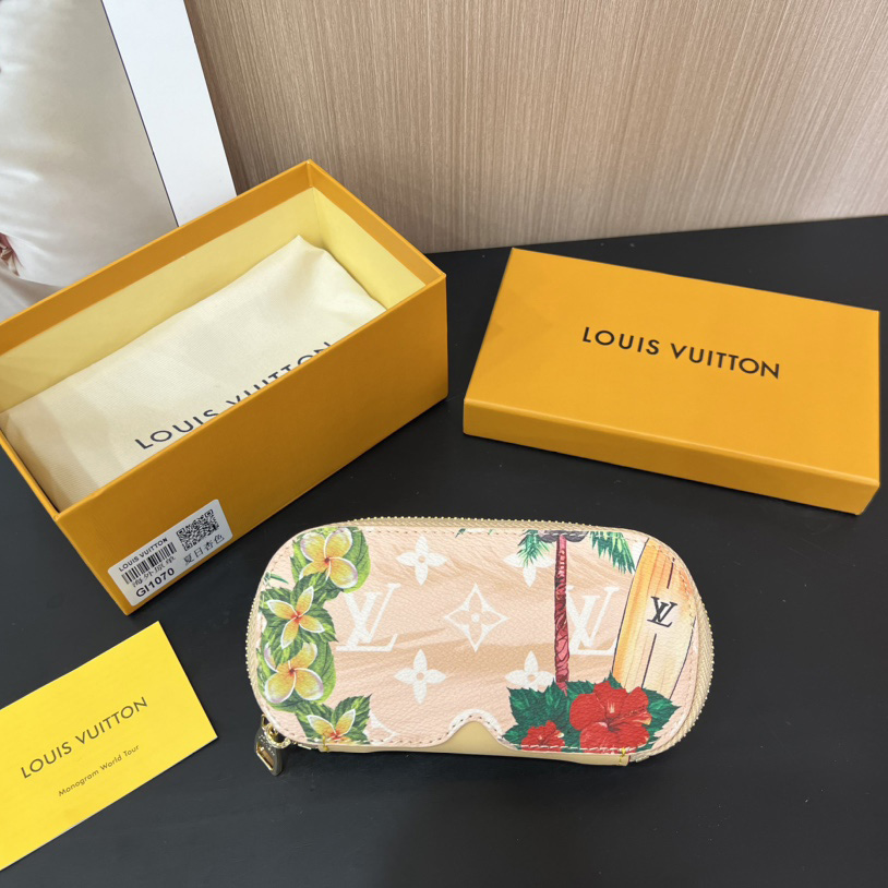 Louis Vuitton Sunglasses Pouch - FashionPlug