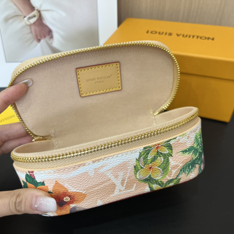 Louis Vuitton Sunglasses Pouch - FashionPlug
