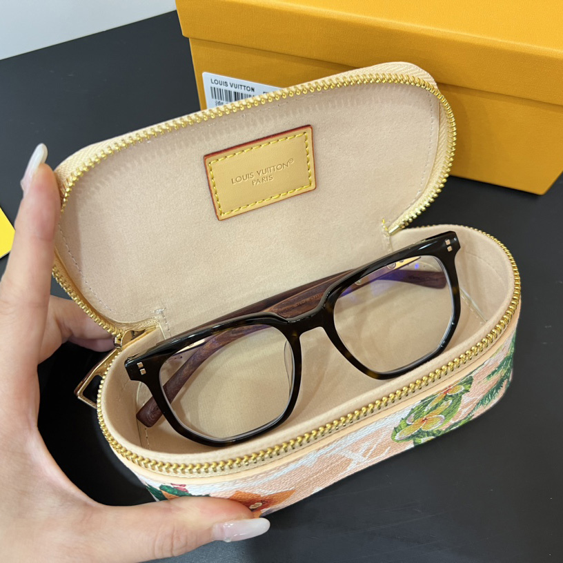 Louis Vuitton Sunglasses Pouch - FashionPlug