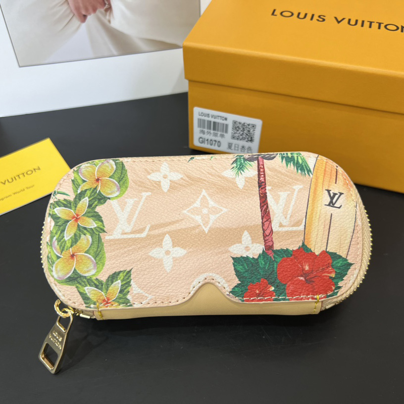 Louis Vuitton Sunglasses Pouch - FashionPlug