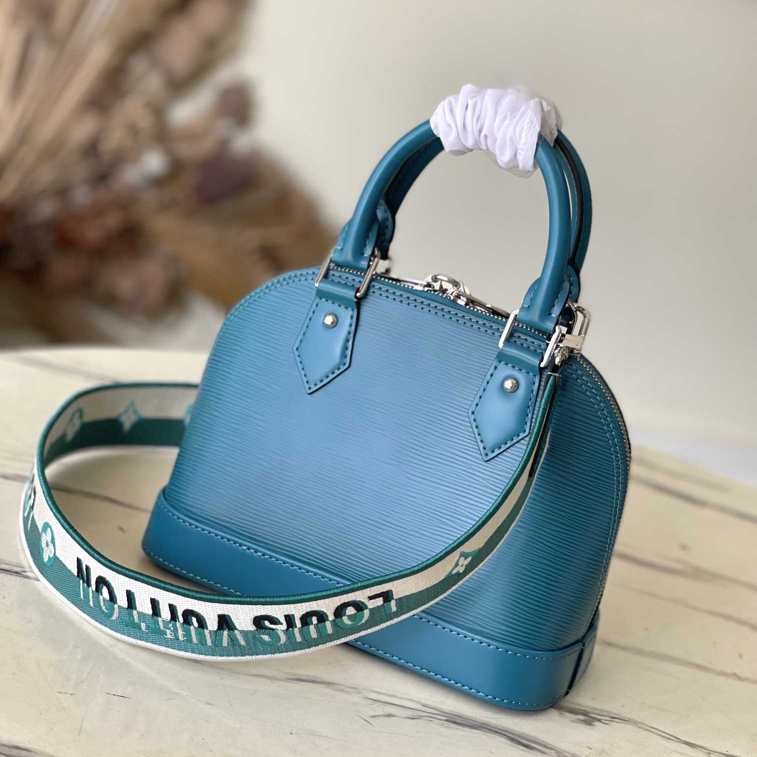 Louis Vuitton  Alma BB Handbag(23.5-17.5-11.5cm)   M20609 - FashionPlug