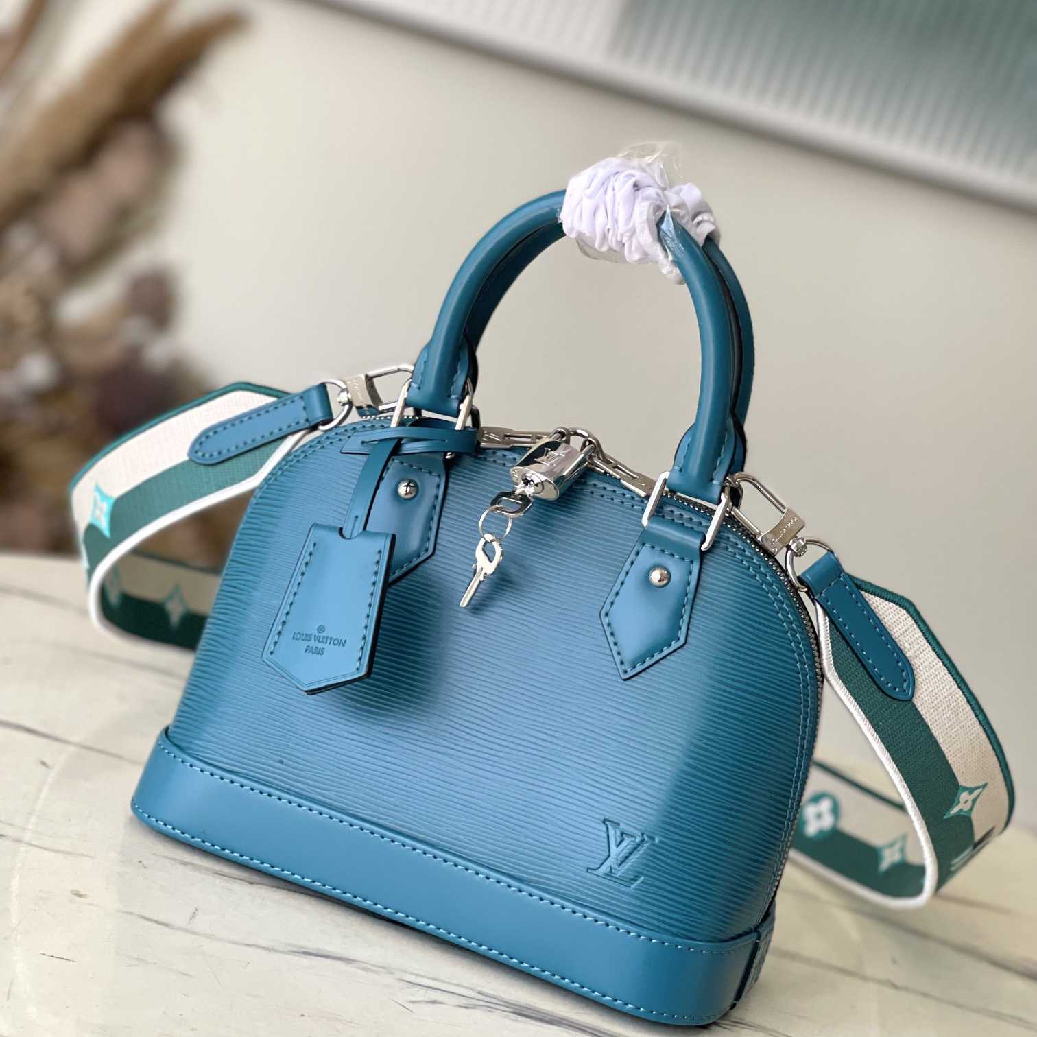 Louis Vuitton  Alma BB Handbag(23.5-17.5-11.5cm)   M20609 - FashionPlug