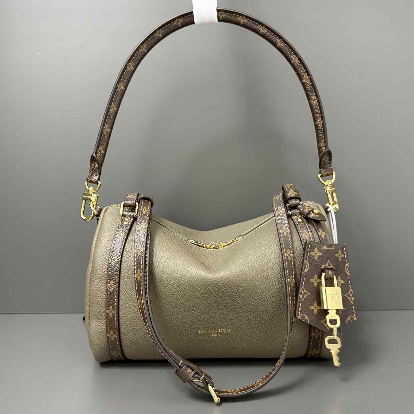 Louis Vuitton Express PM   M26360 - FashionPlug