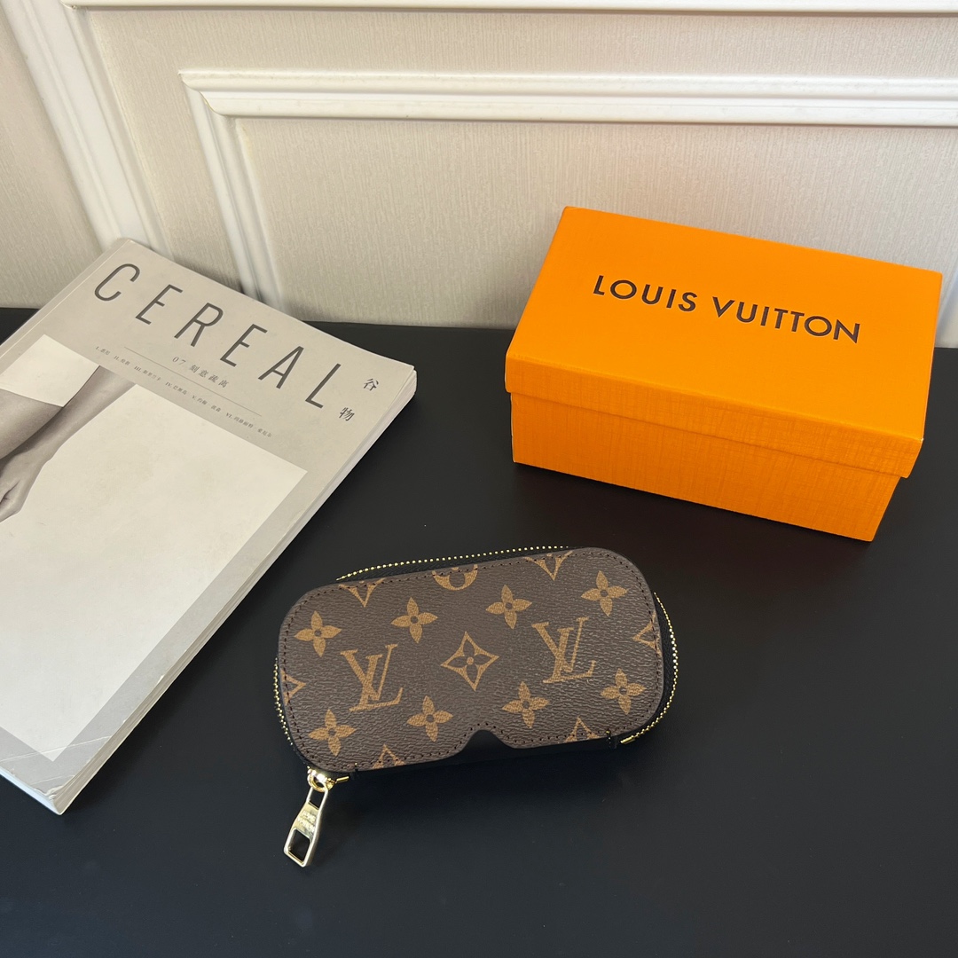 Louis Vuitton Sunglasses Pouch - FashionPlug