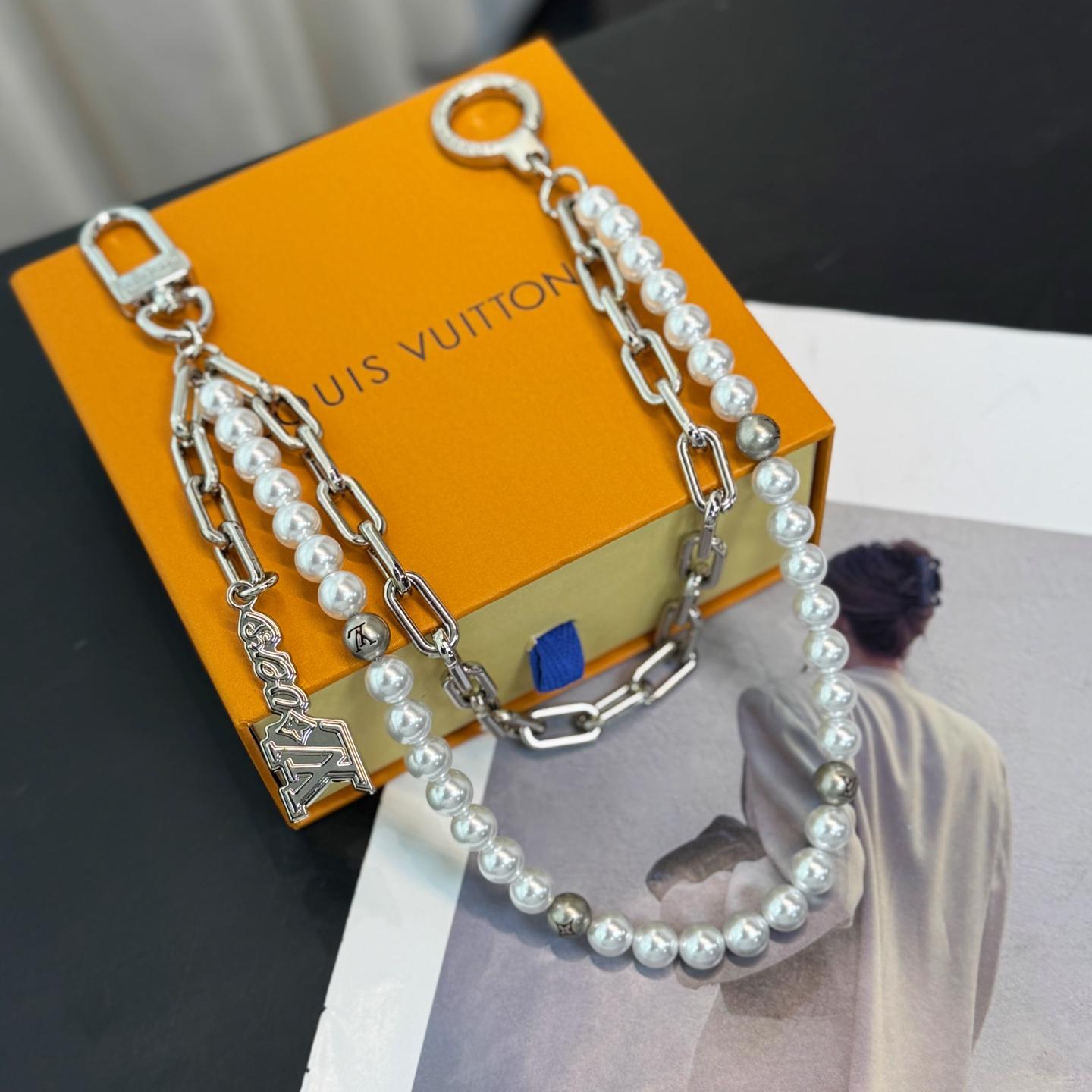 Louis Vuitton Pearls Mini Chain Belt   M03024 - FashionPlug