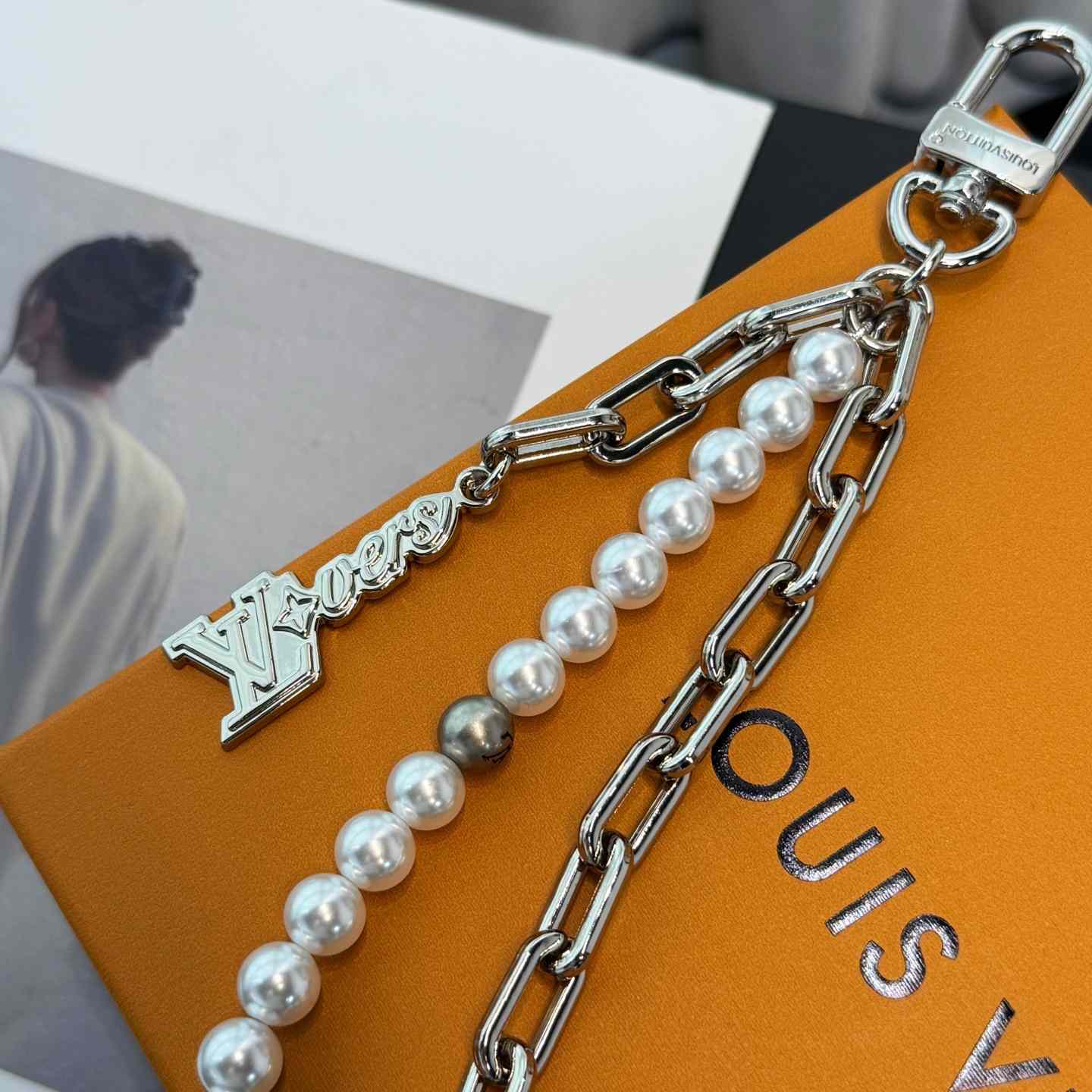 Louis Vuitton Pearls Mini Chain Belt   M03024 - FashionPlug