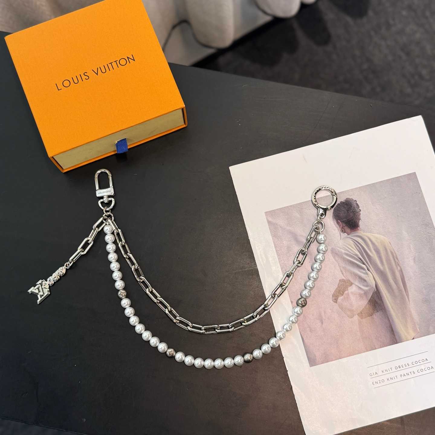 Louis Vuitton Pearls Mini Chain Belt   M03024 - FashionPlug