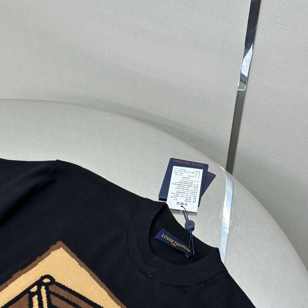 Louis Vuitton Graphic Short-Sleeved Crewneck    1AGHU3 - FashionPlug