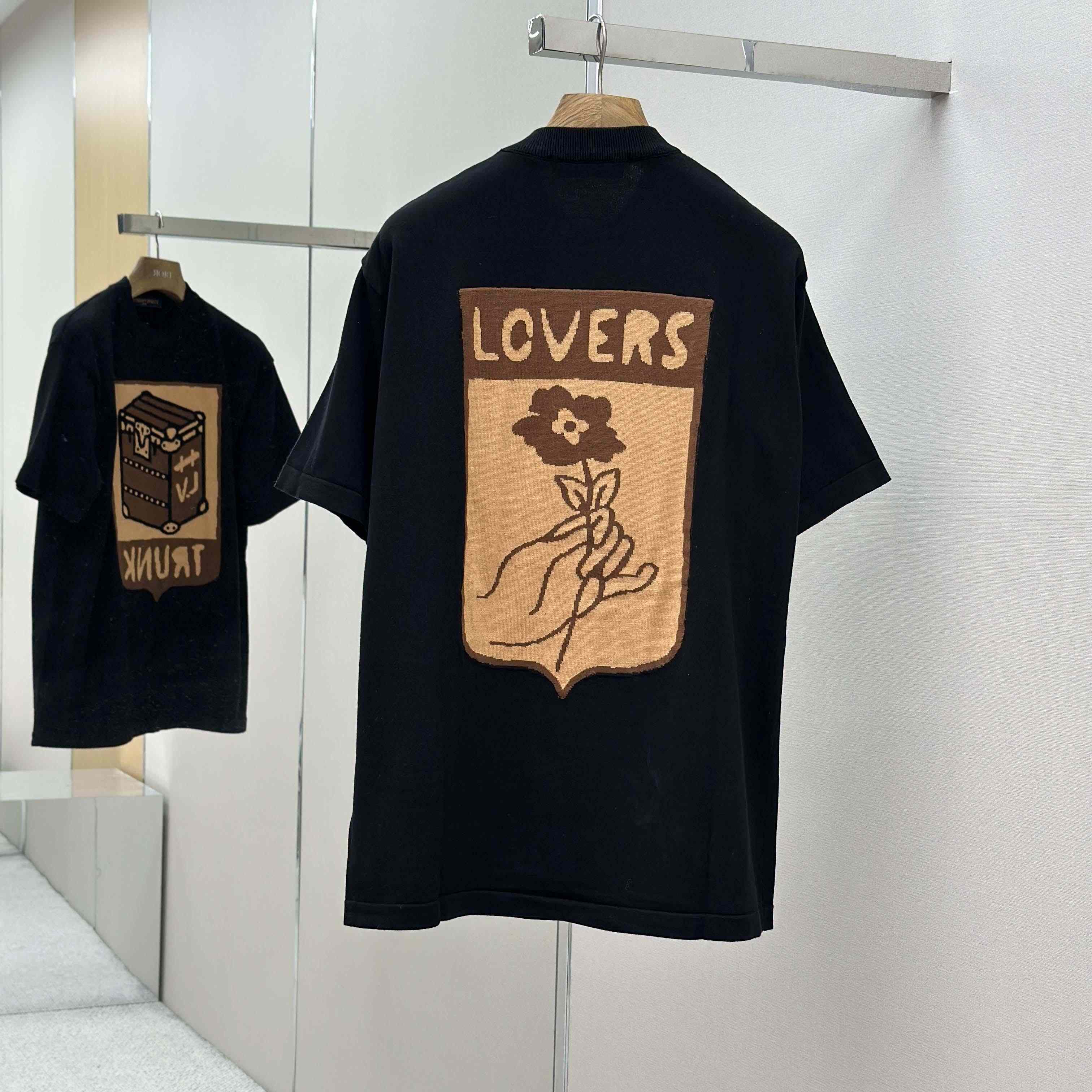 Louis Vuitton Graphic Short-Sleeved Crewneck    1AGHU3 - FashionPlug