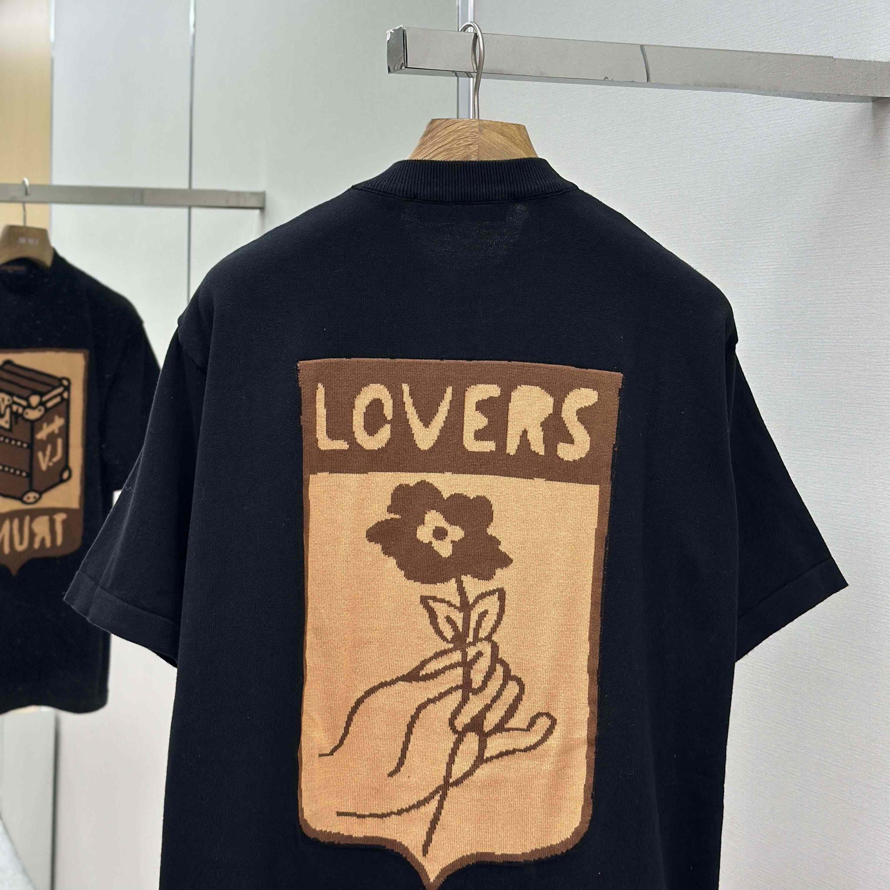 Louis Vuitton Graphic Short-Sleeved Crewneck    1AGHU3 - FashionPlug