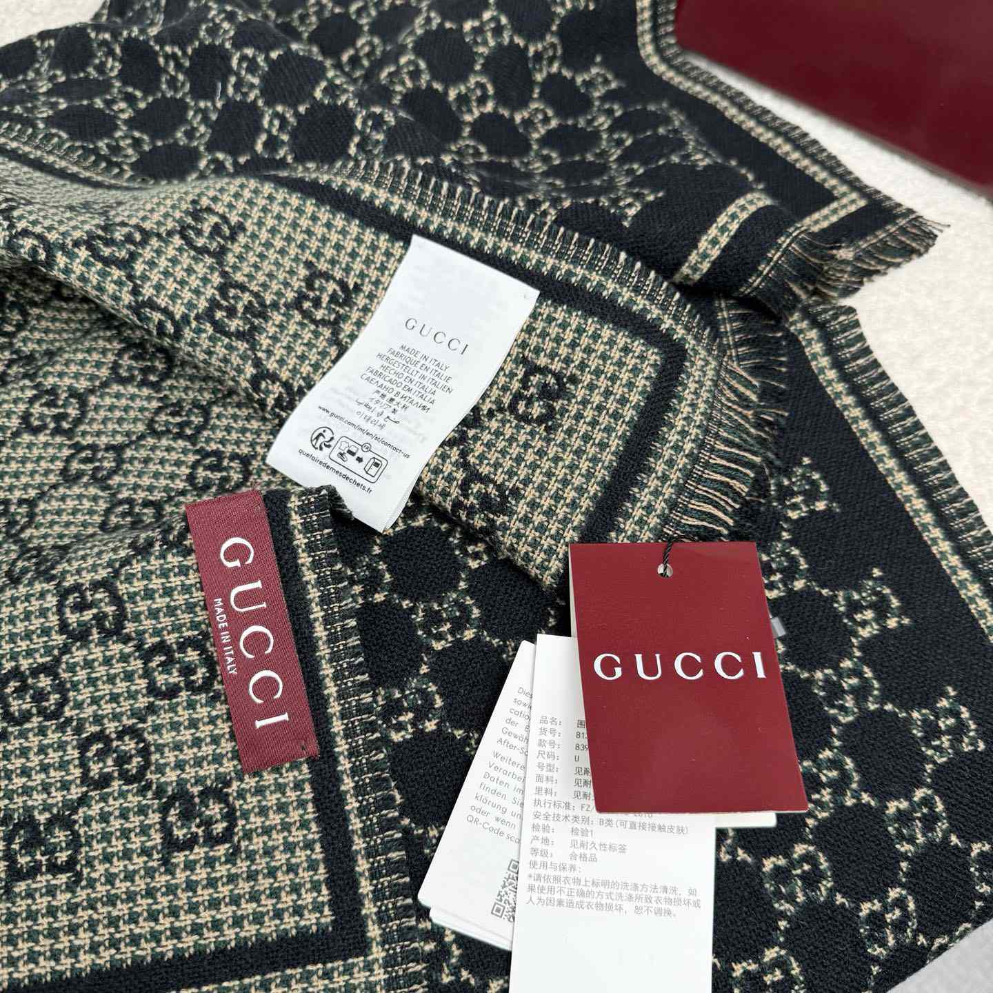 Gucci GG Wool Jacquard Scarf - FashionPlug